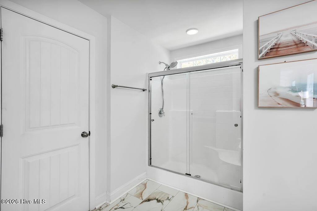 100565738 | Photo 26