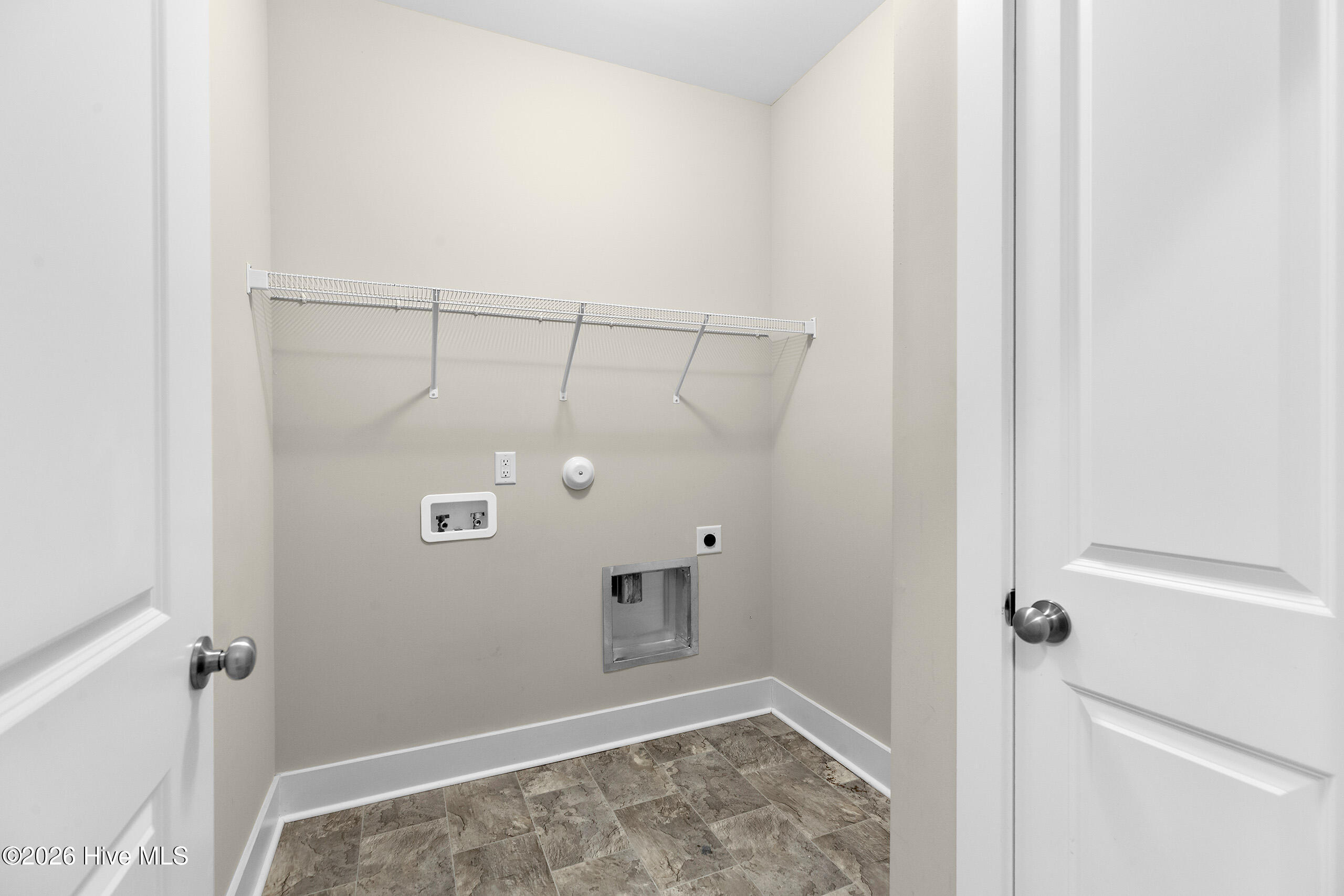 100550596 | Photo 19