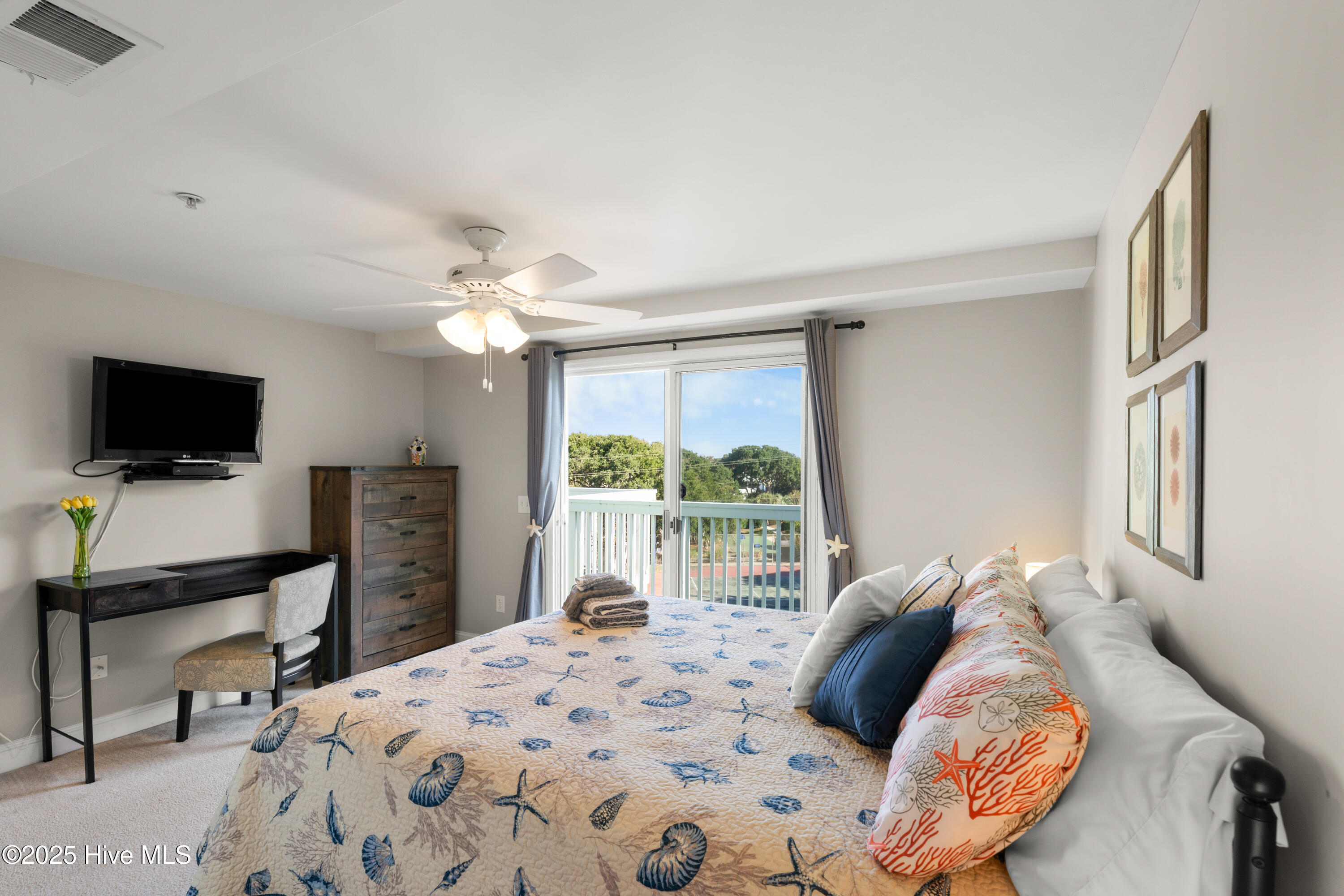 100562977 | Photo 42