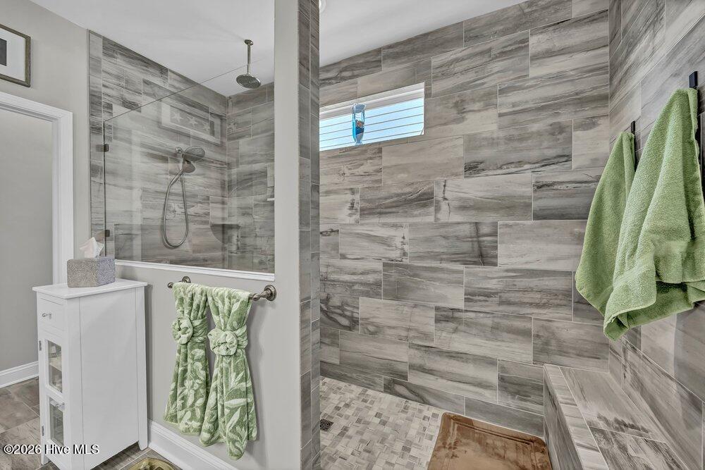 100556390 | Photo 16