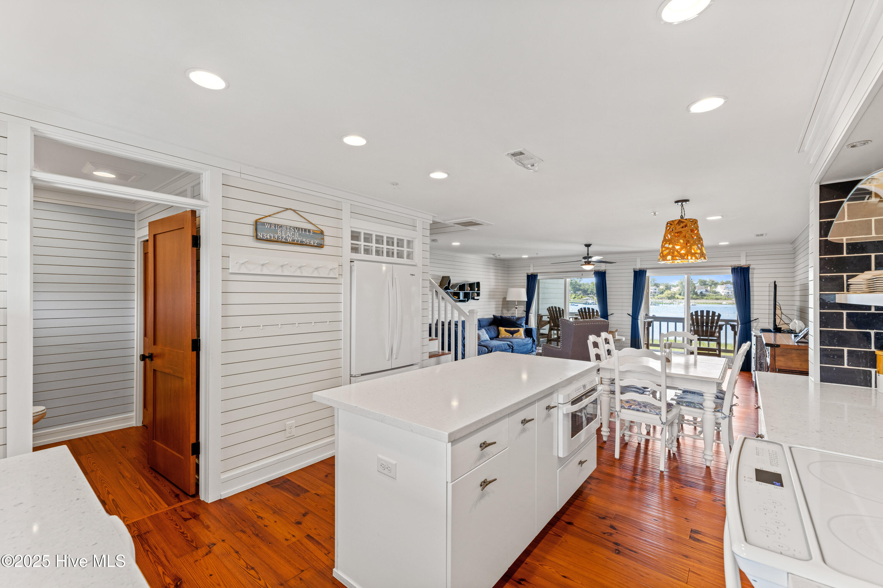 100523533 | Photo 11