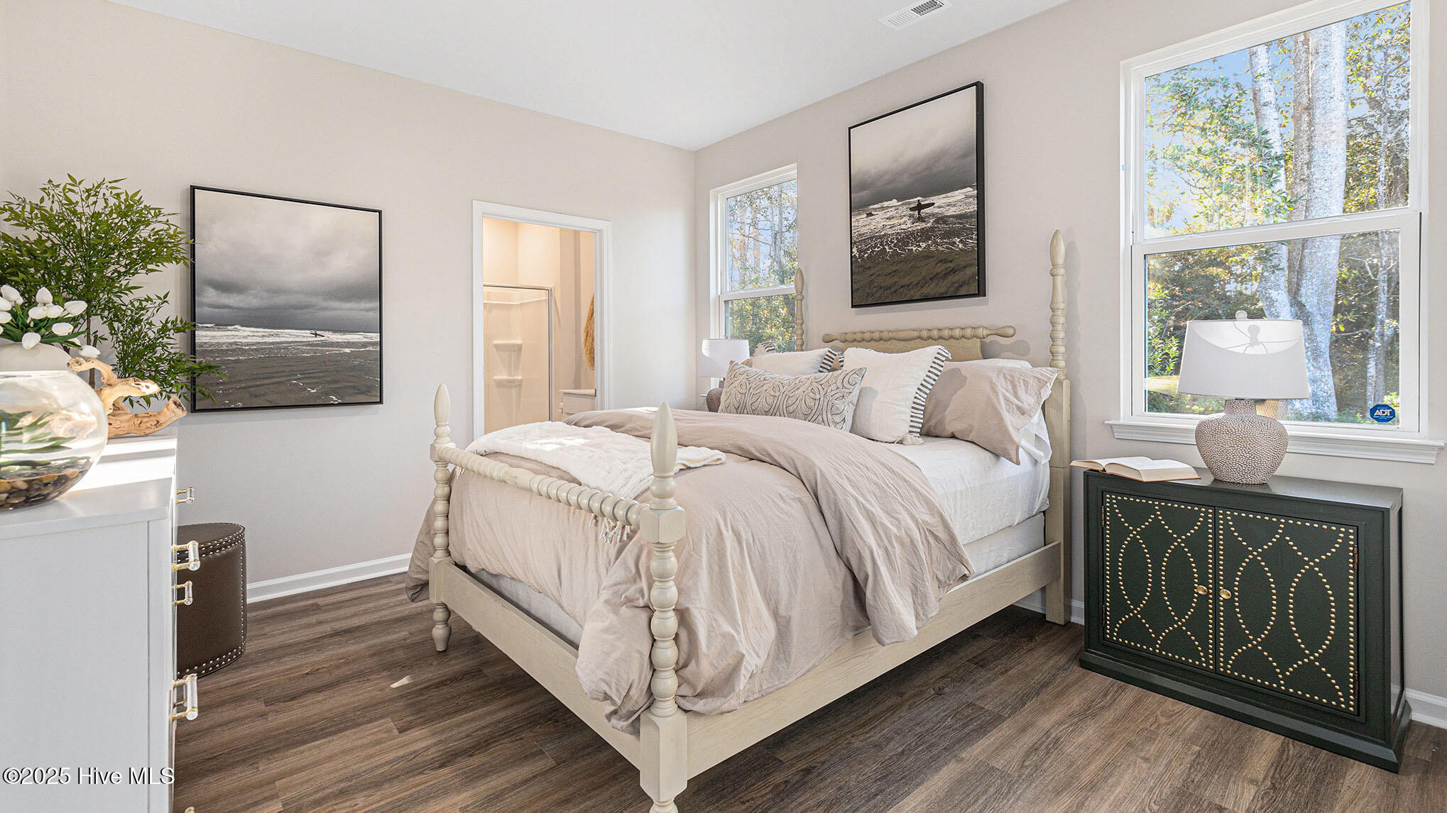 100556043 | Photo 14