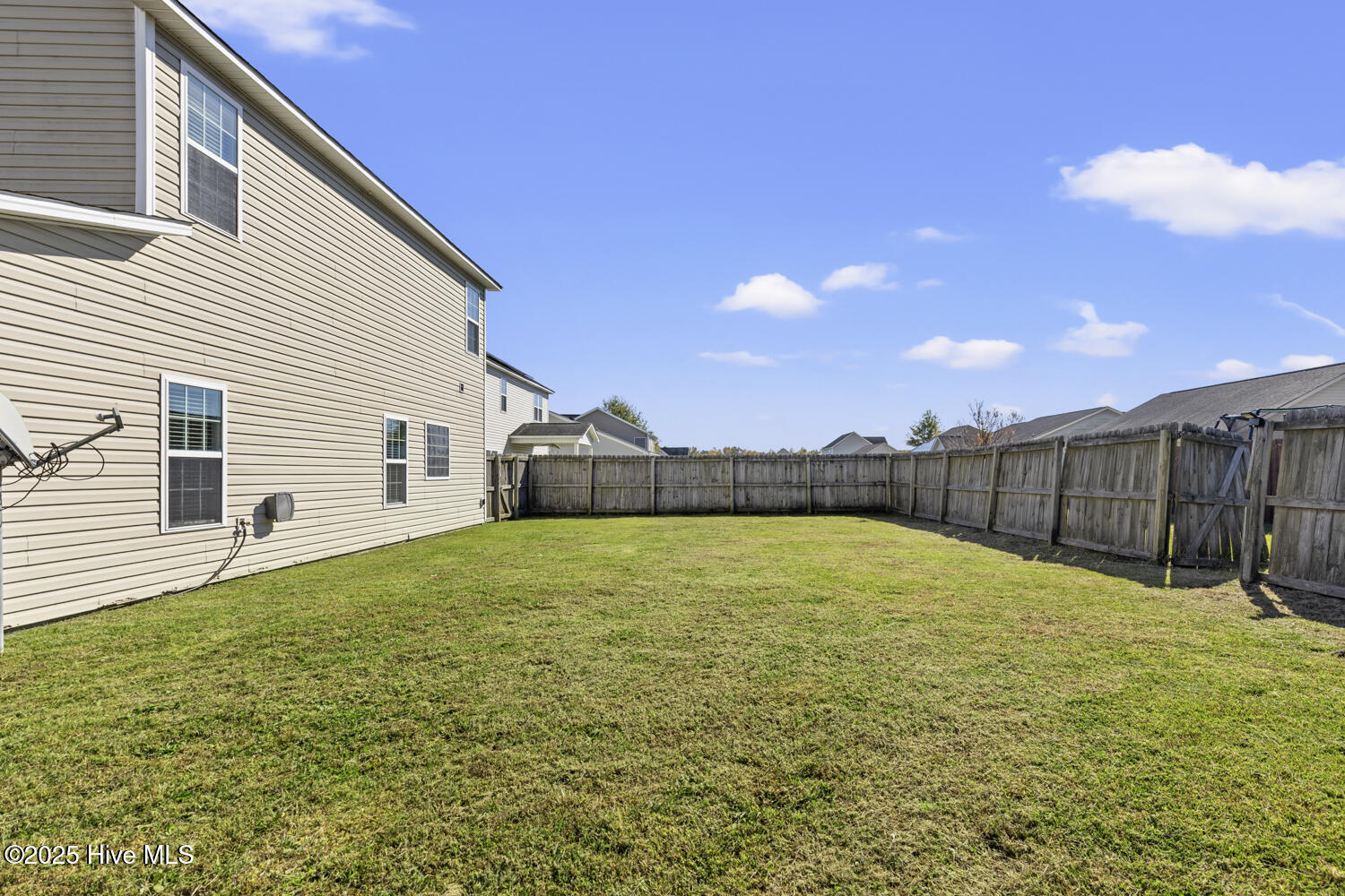 100540100 | Photo 27