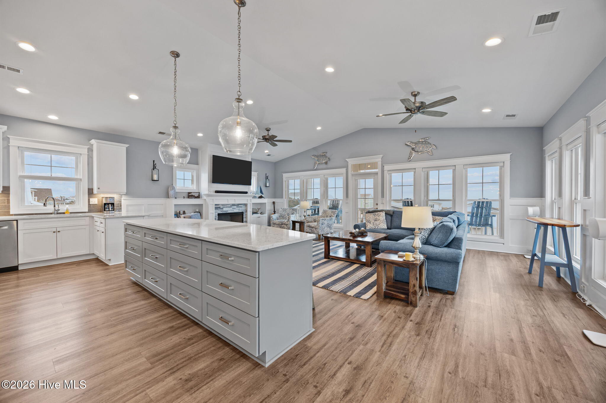 100553303 | Photo 13