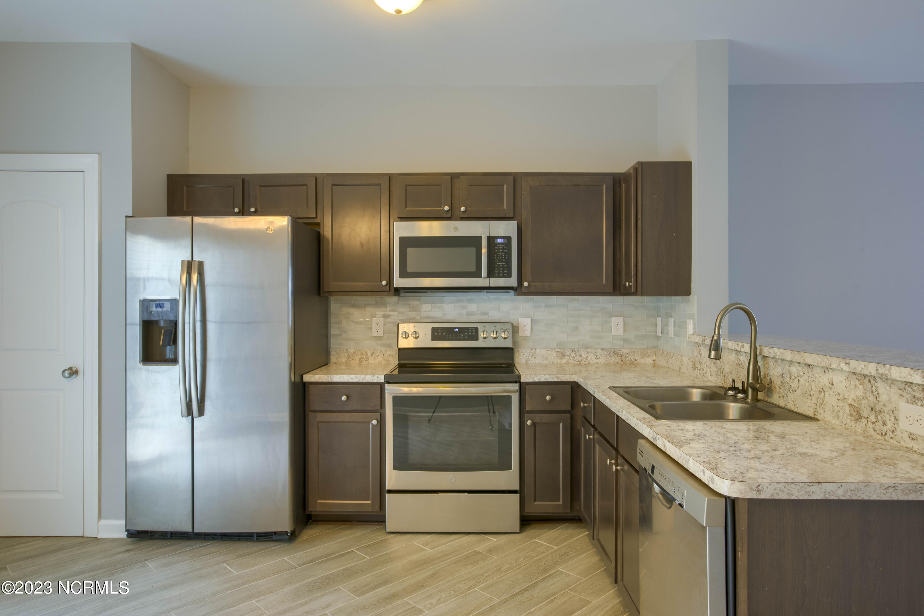 100545817 | Photo 14