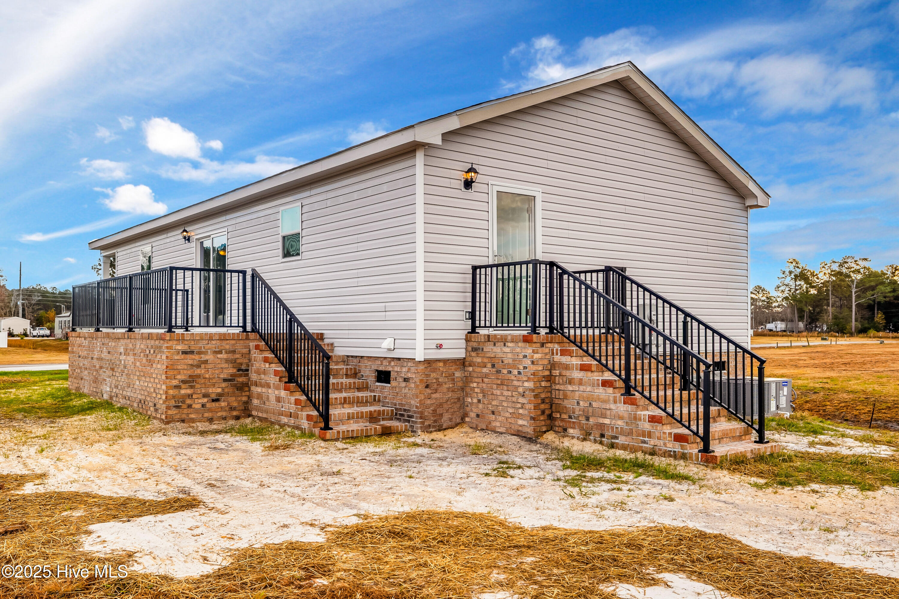 100543383 | Photo 23