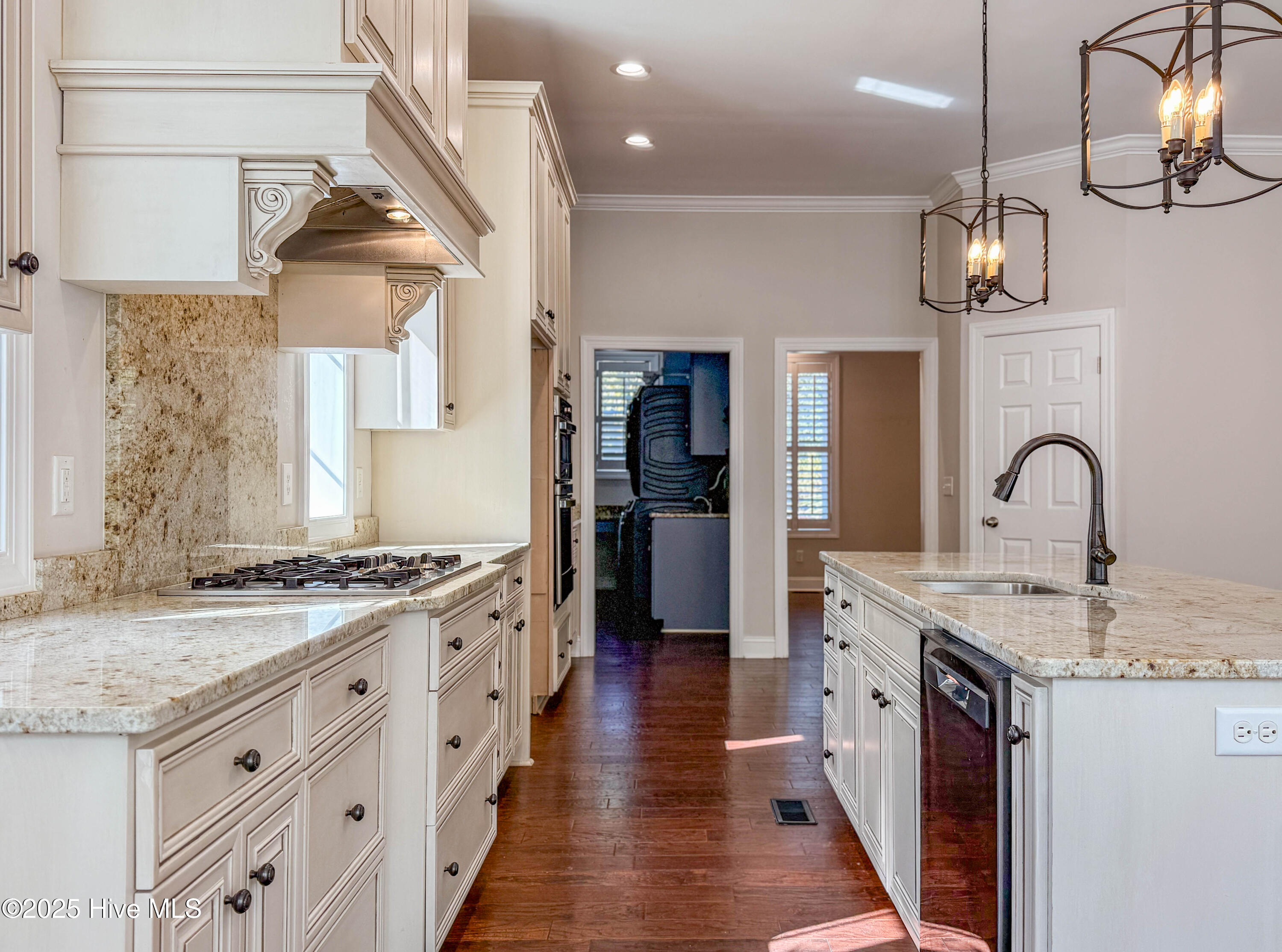 100537477 | Photo 22