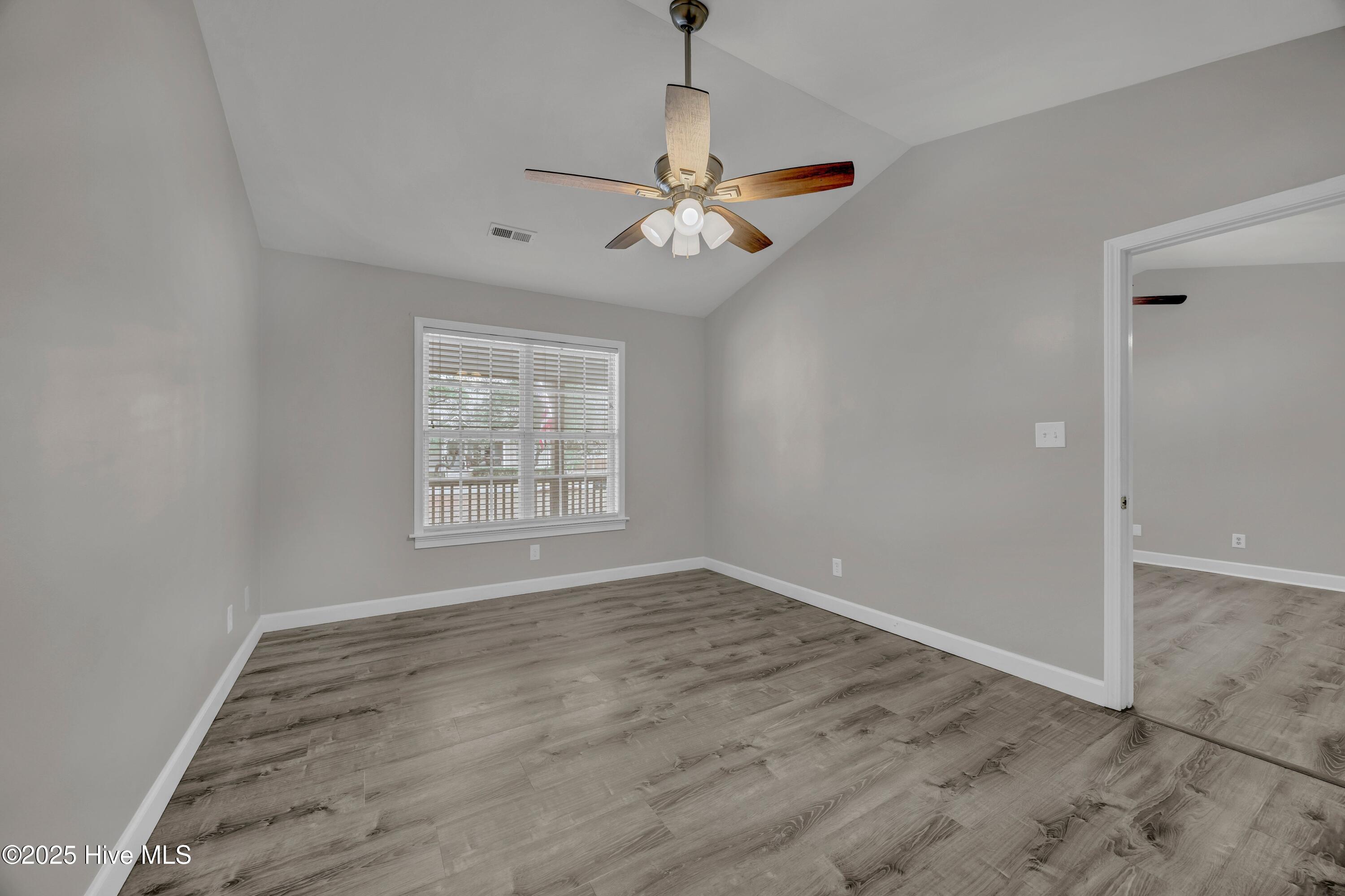 100546992 | Photo 14