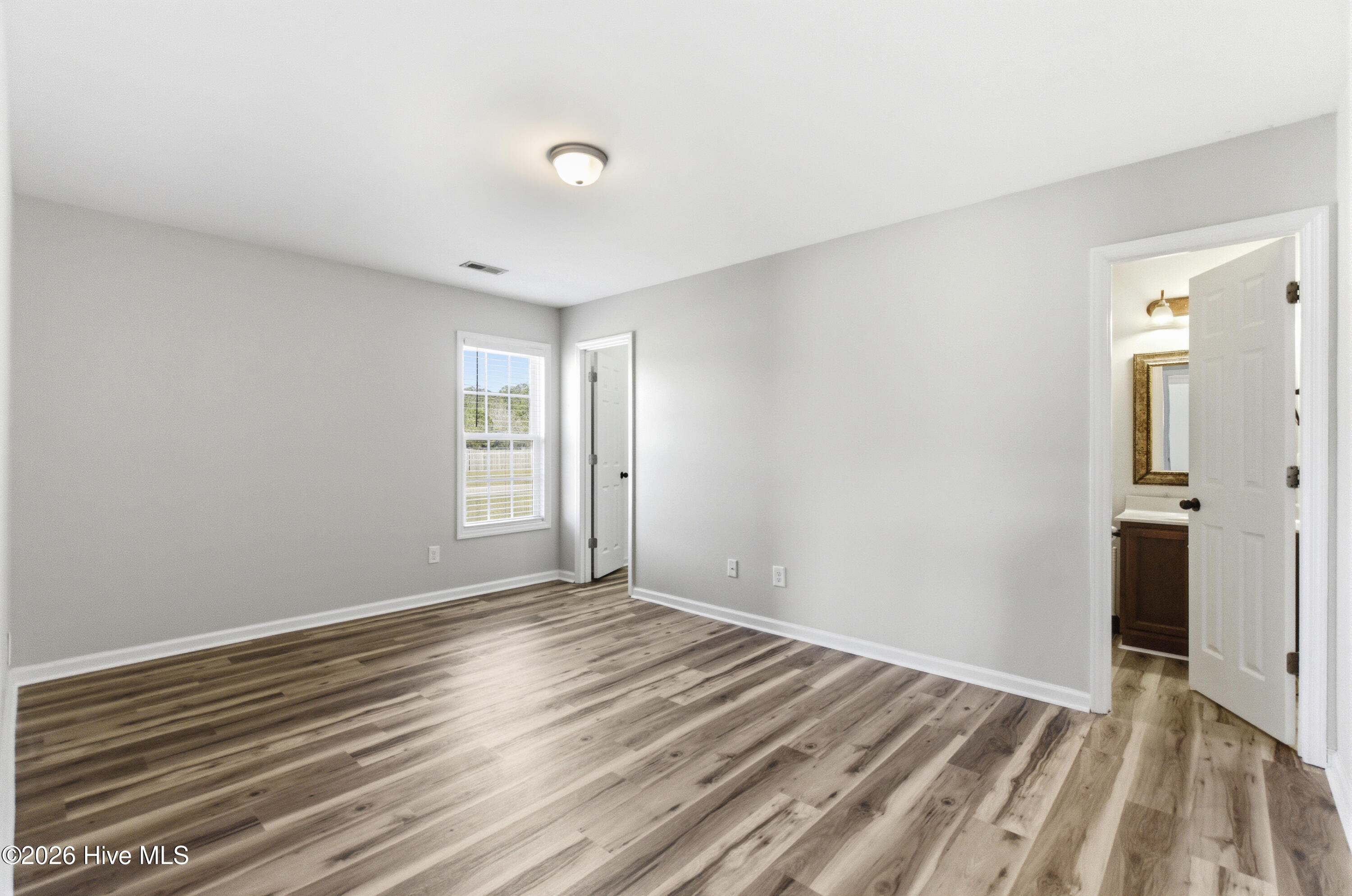 100564497 | Photo 17