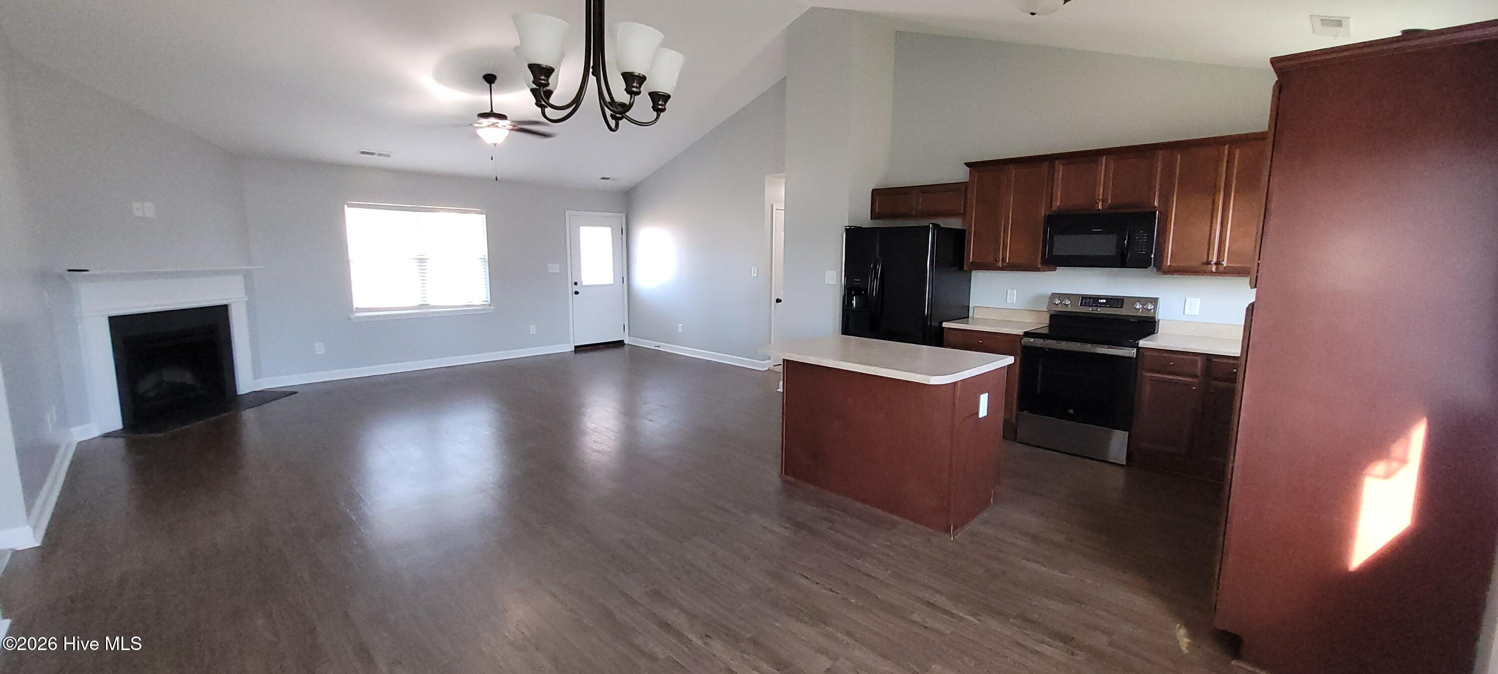 100550457 | Photo 37