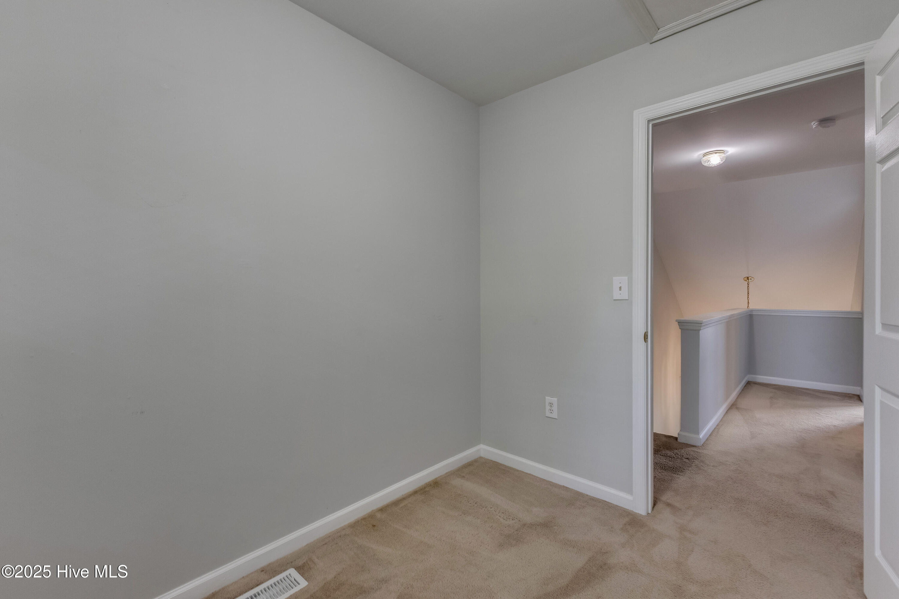 100514593 | Photo 30