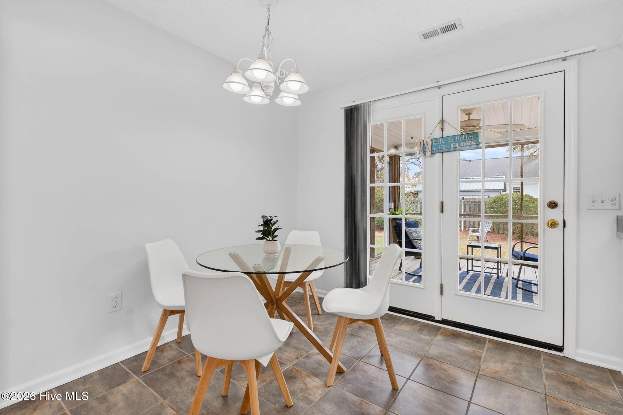 100562767 | Photo 17