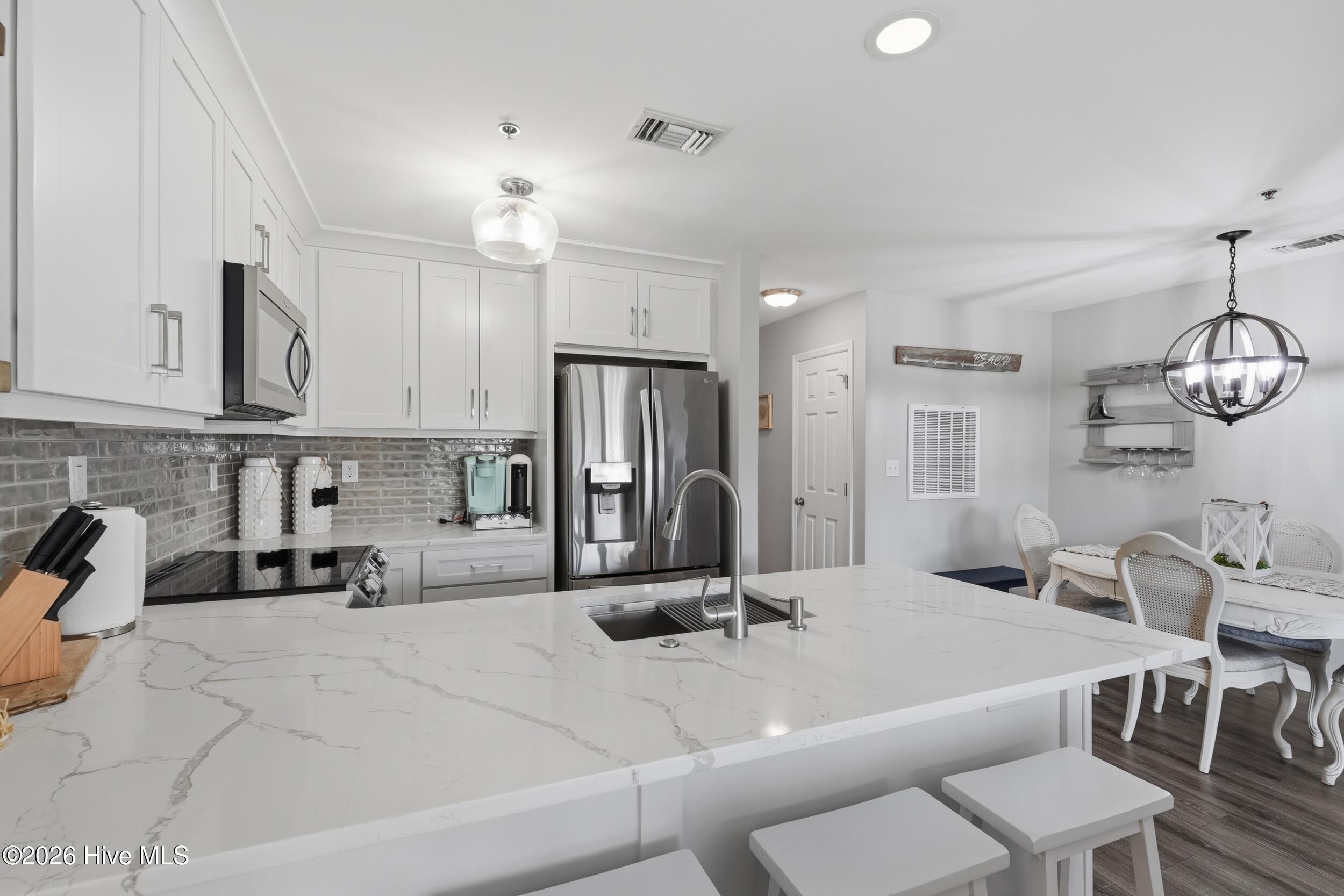 100560519 | Photo 28