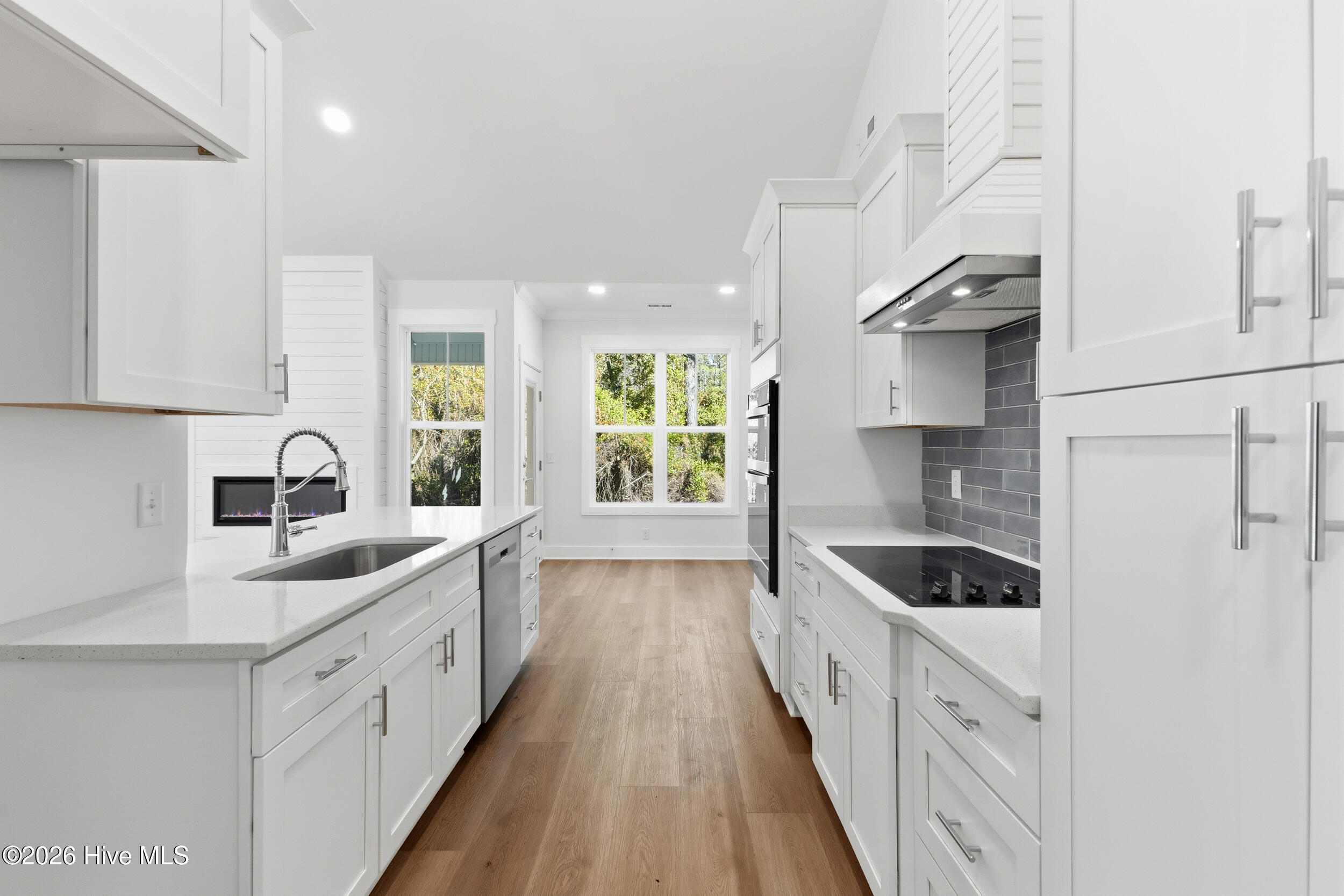 100549765 | Photo 10