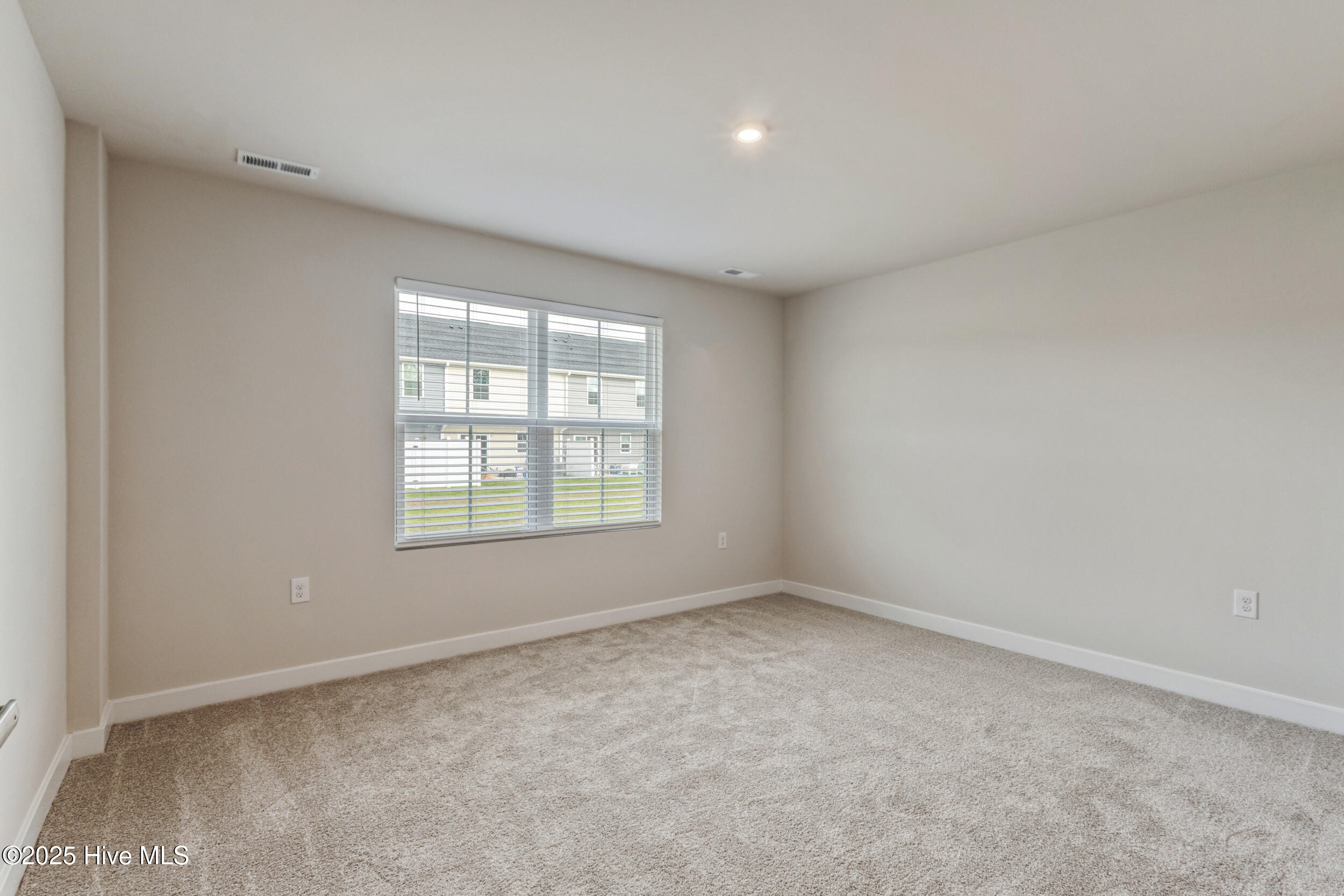 100537228 | Photo 18