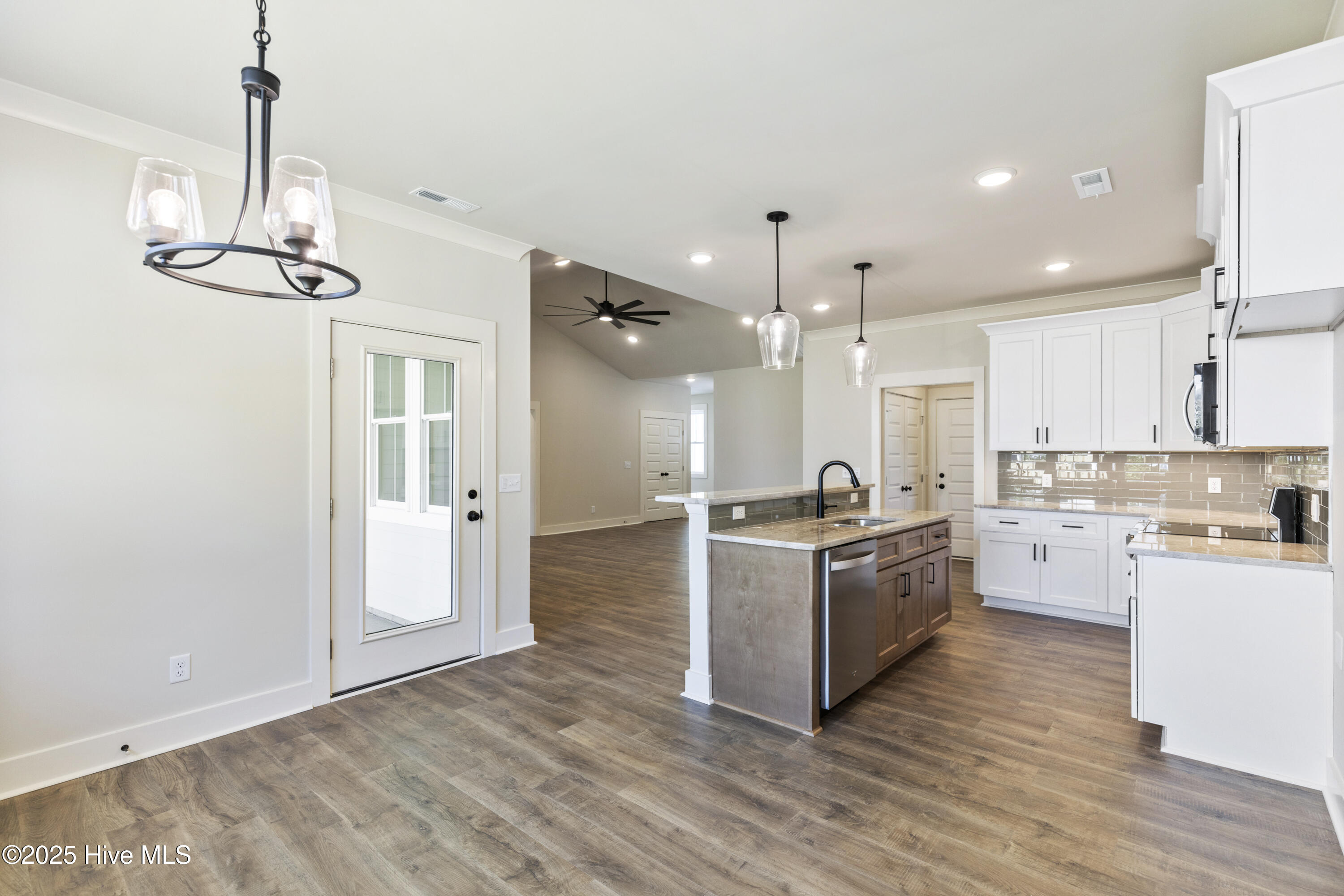 100539759 | Photo 10