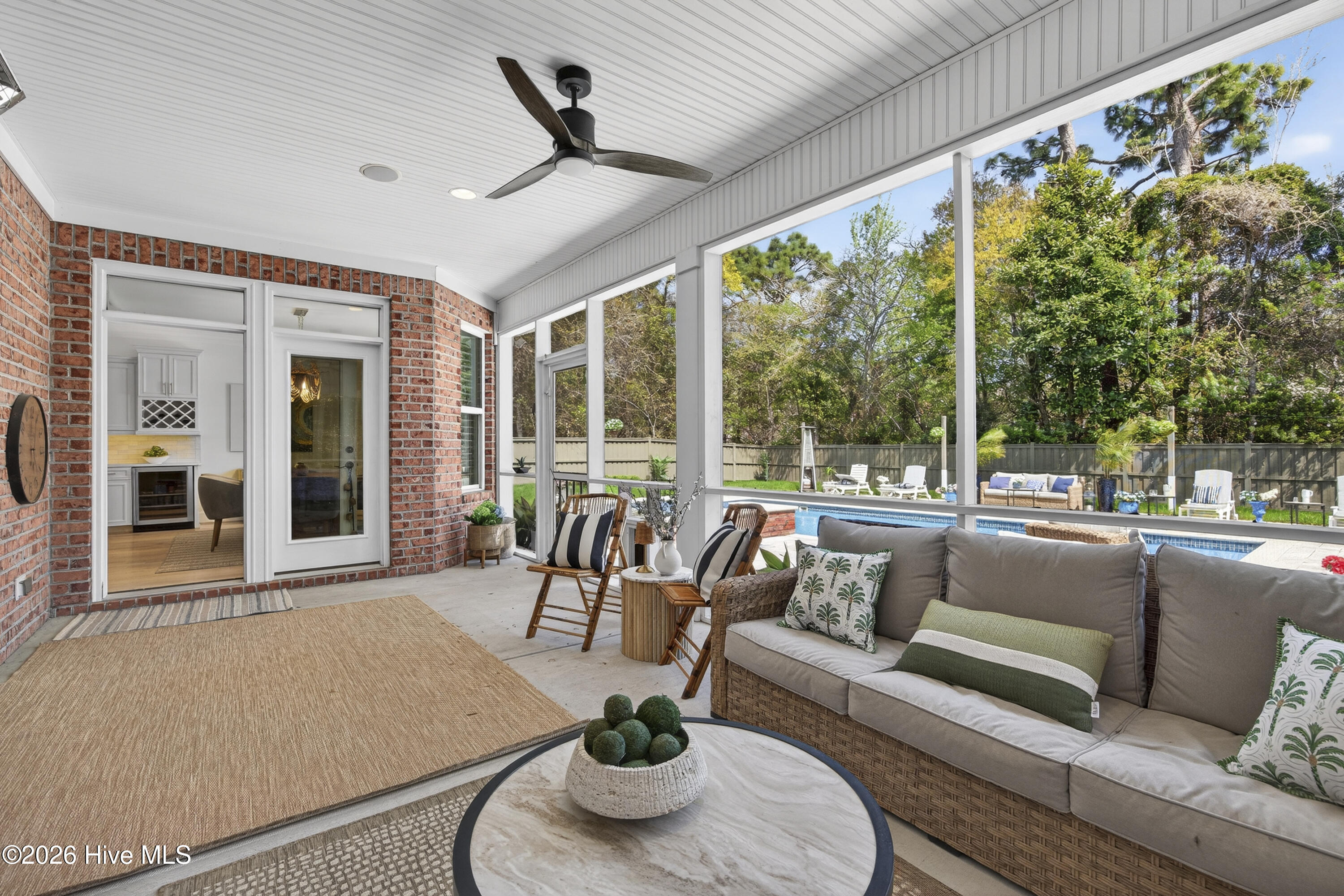 100564665 | Photo 39