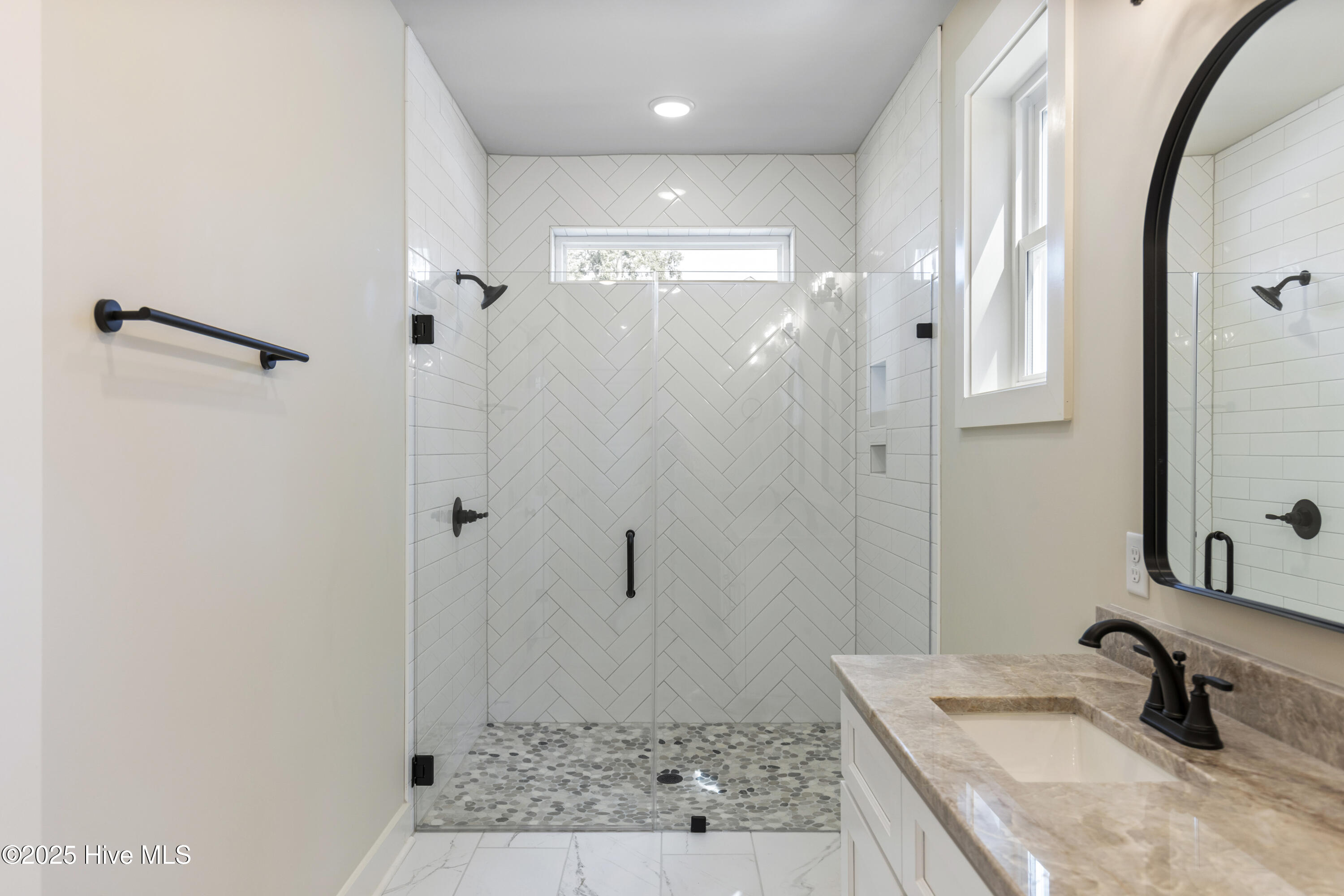 100539759 | Photo 34