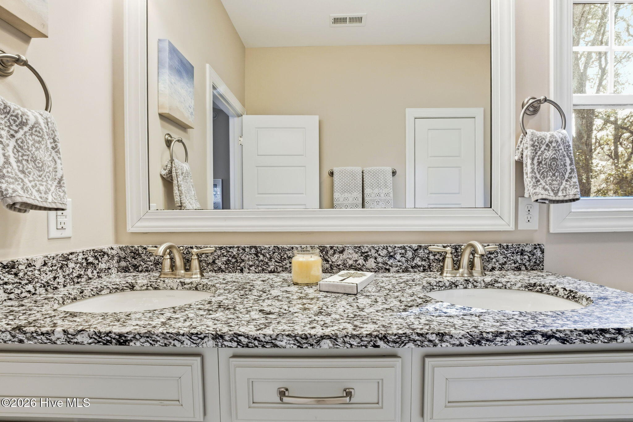 100554036 | Photo 18