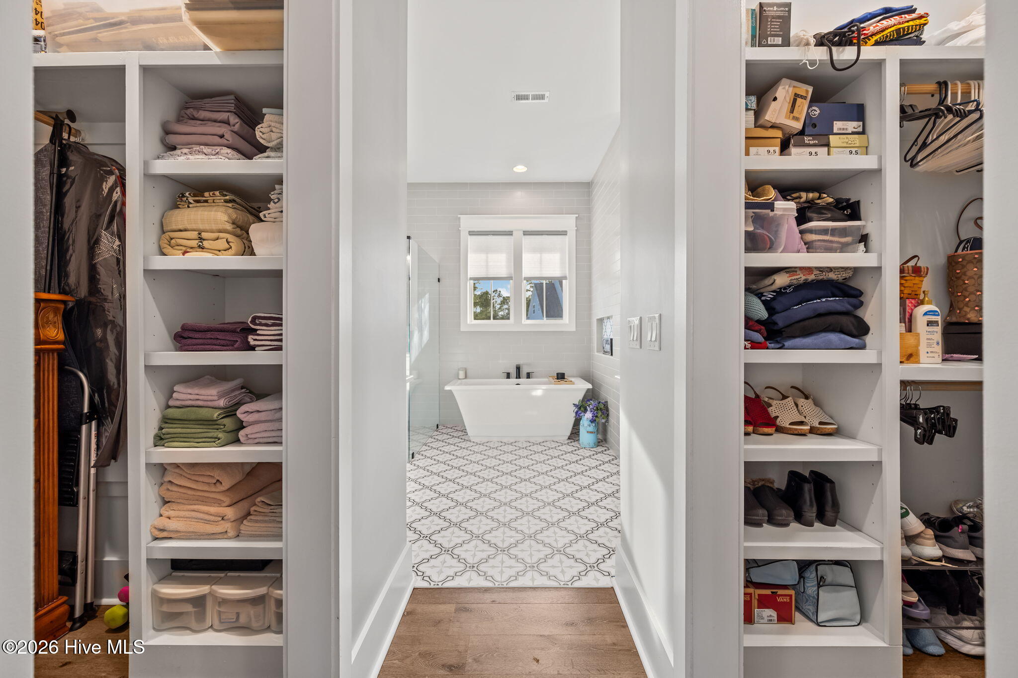 100555870 | Photo 27