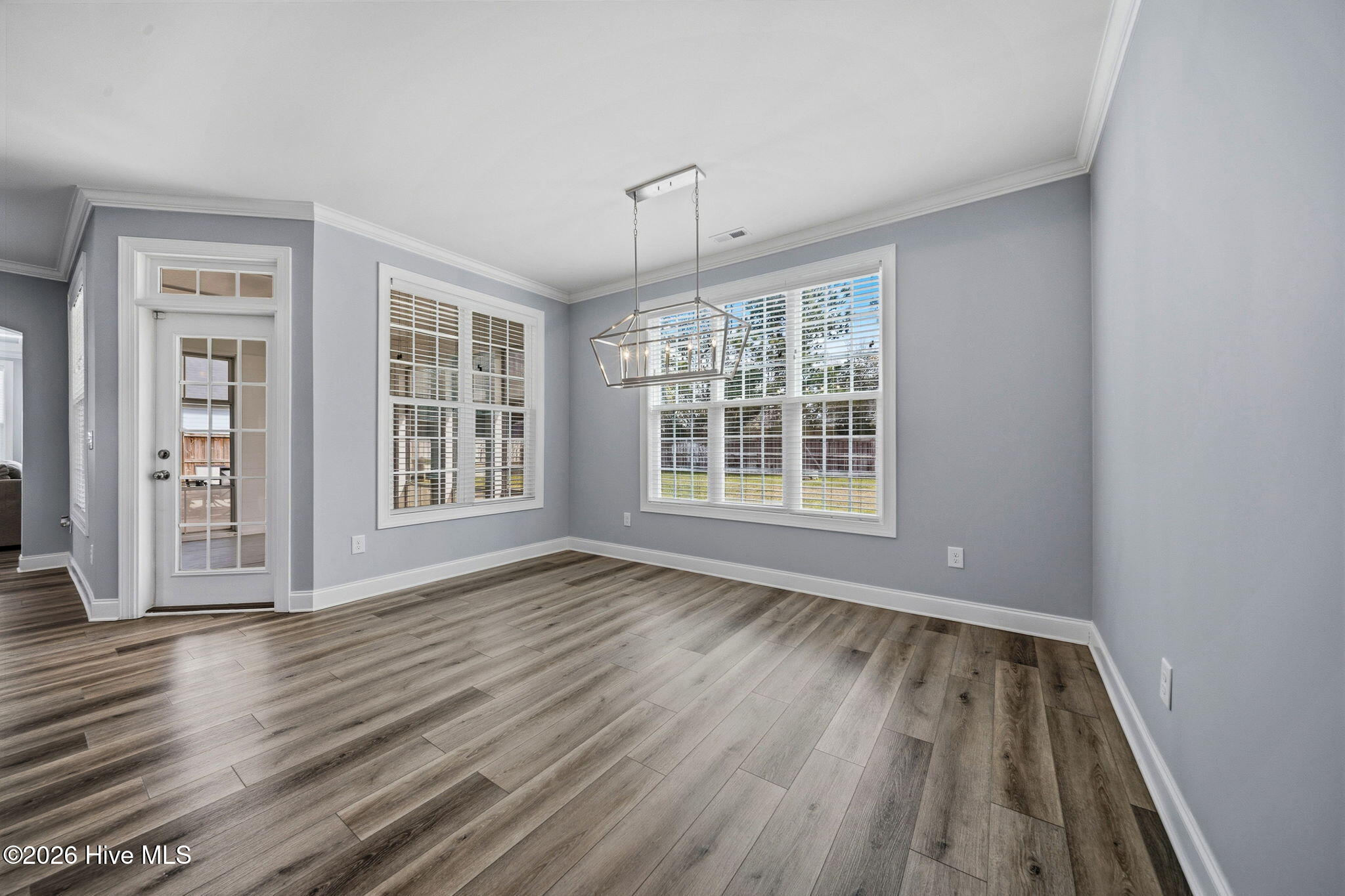 100560908 | Photo 13