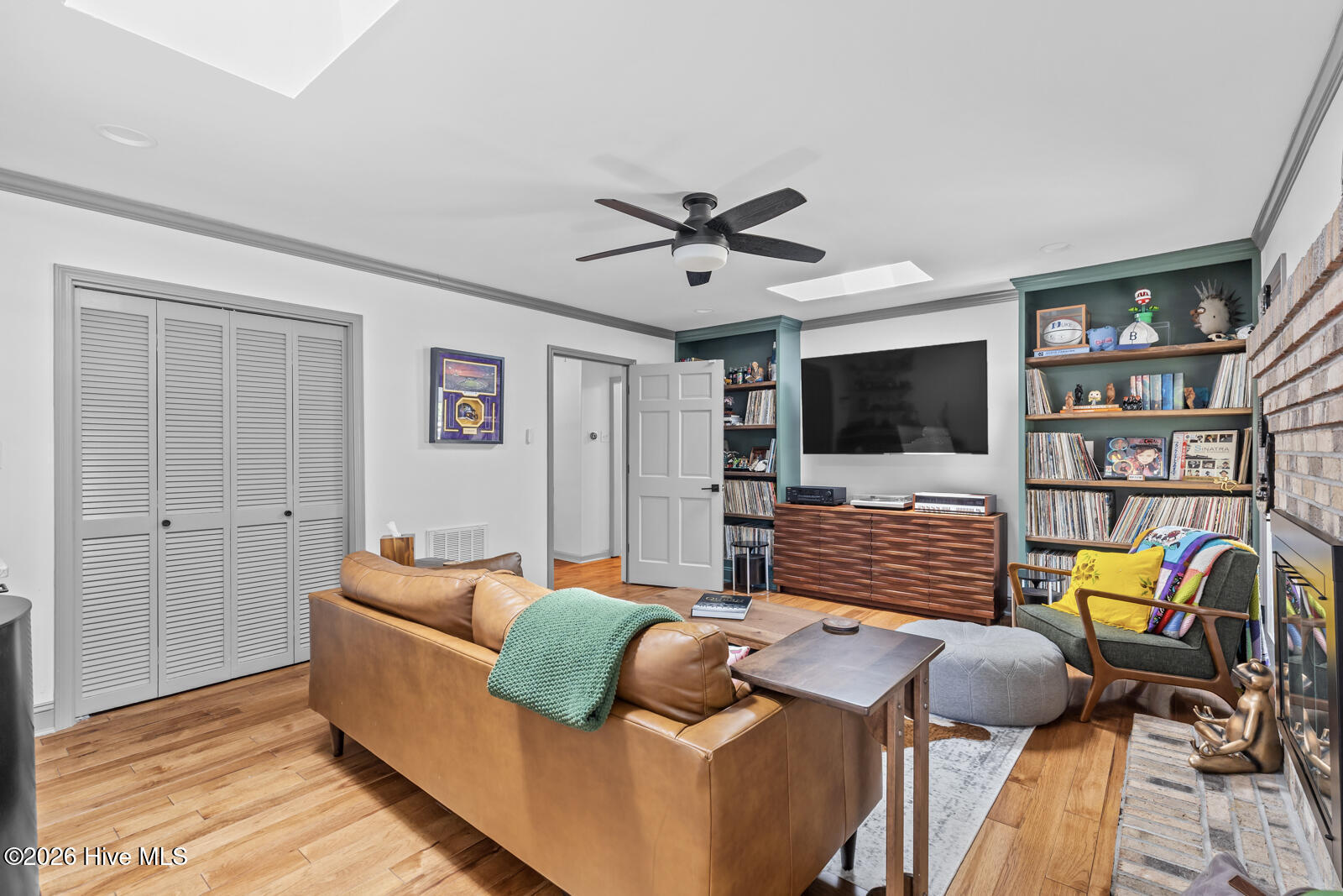 100569871 | Photo 14