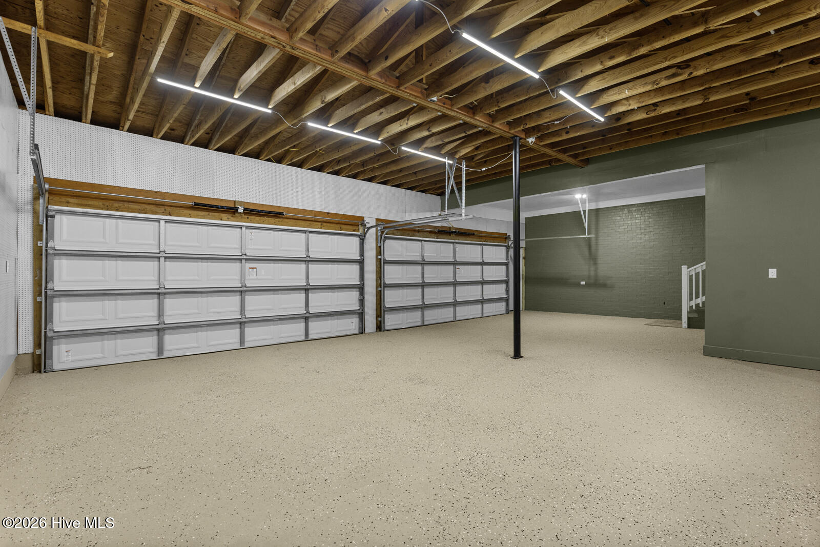 100563148 | Photo 26