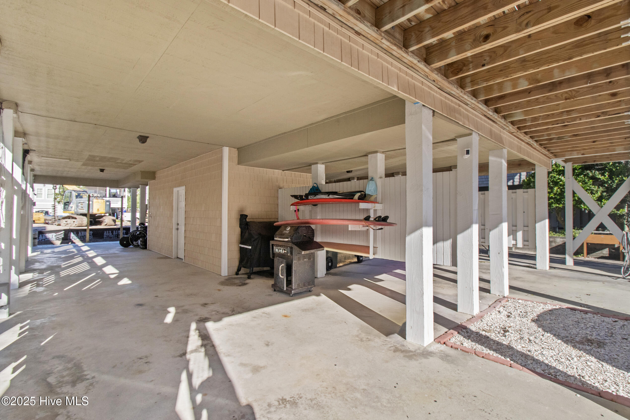 100545997 | Photo 40