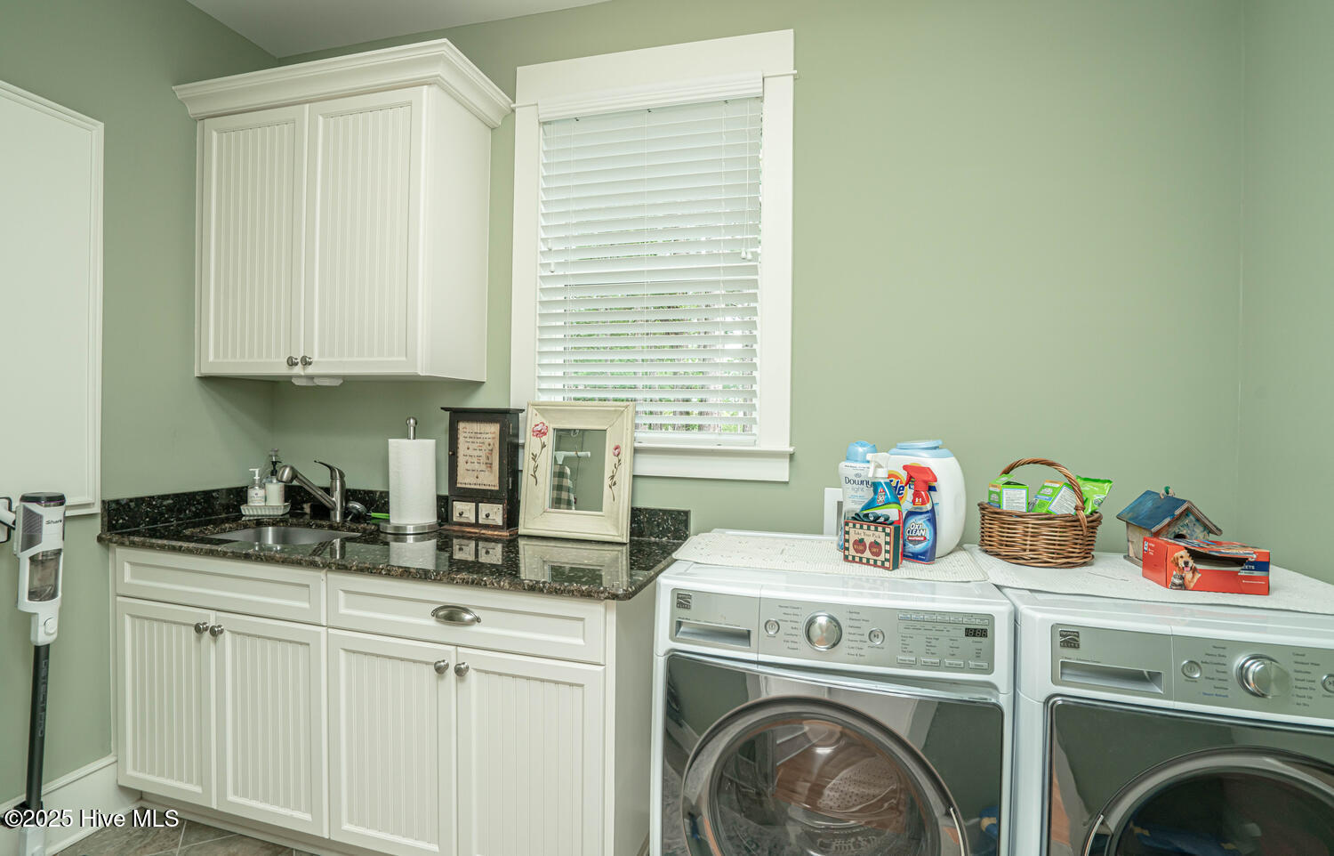 100566478 | Photo 42