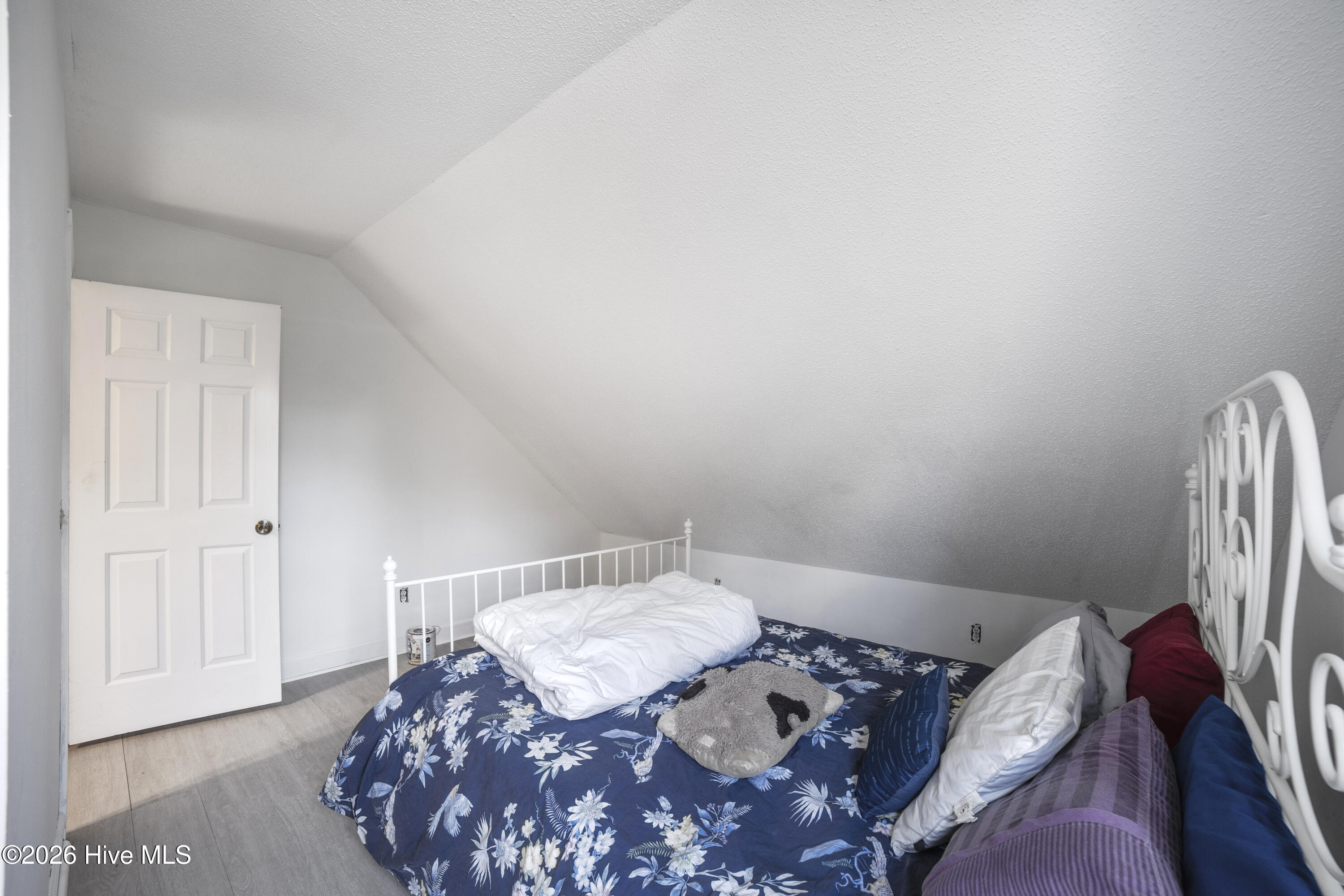 100541663 | Photo 23