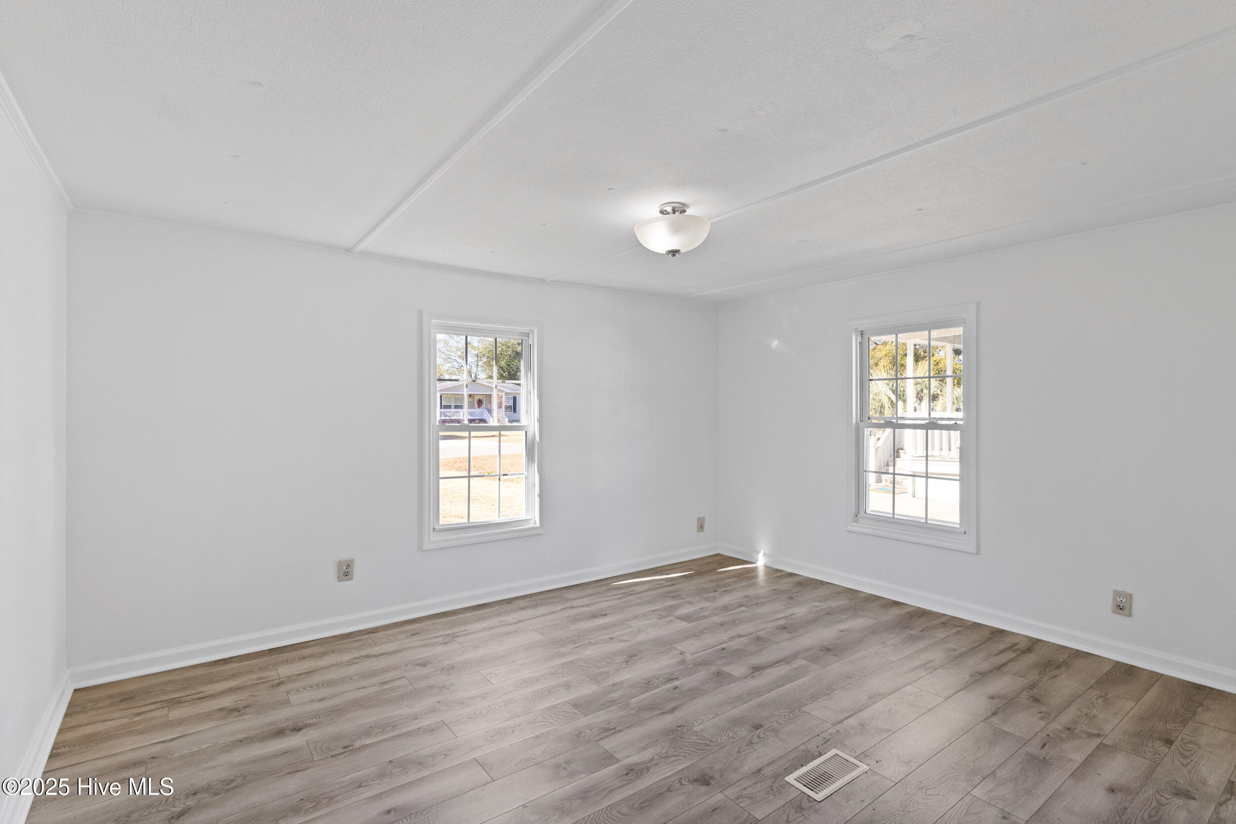 100545397 | Photo 25