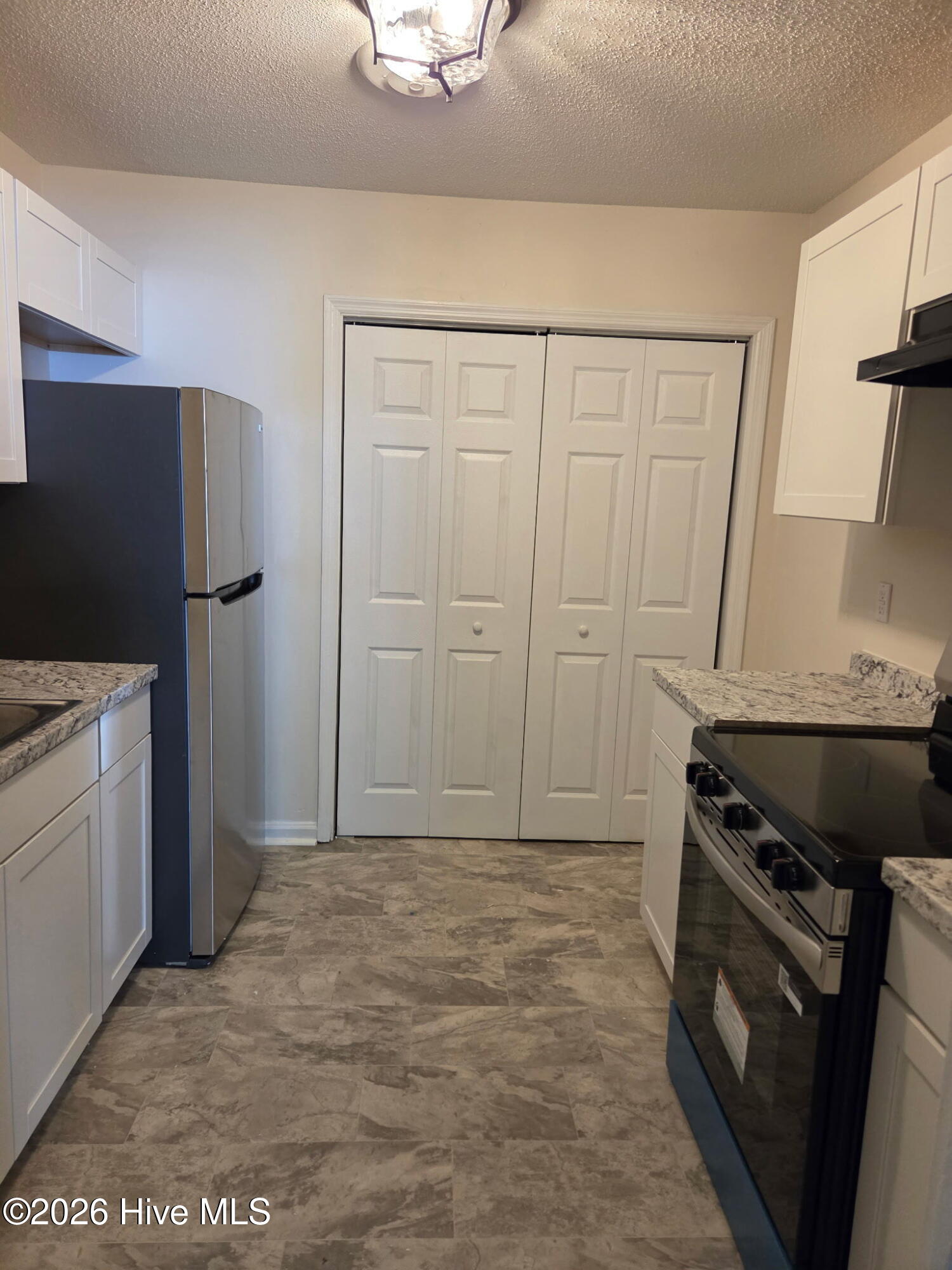 100569129 | Photo 12