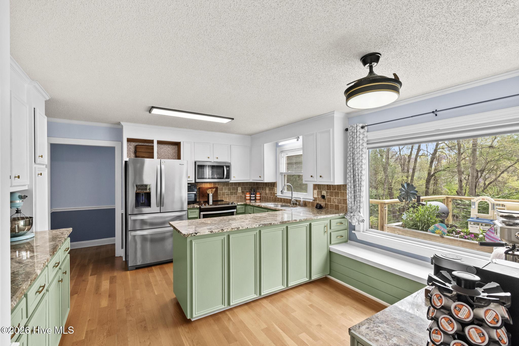 100563926 | Photo 18