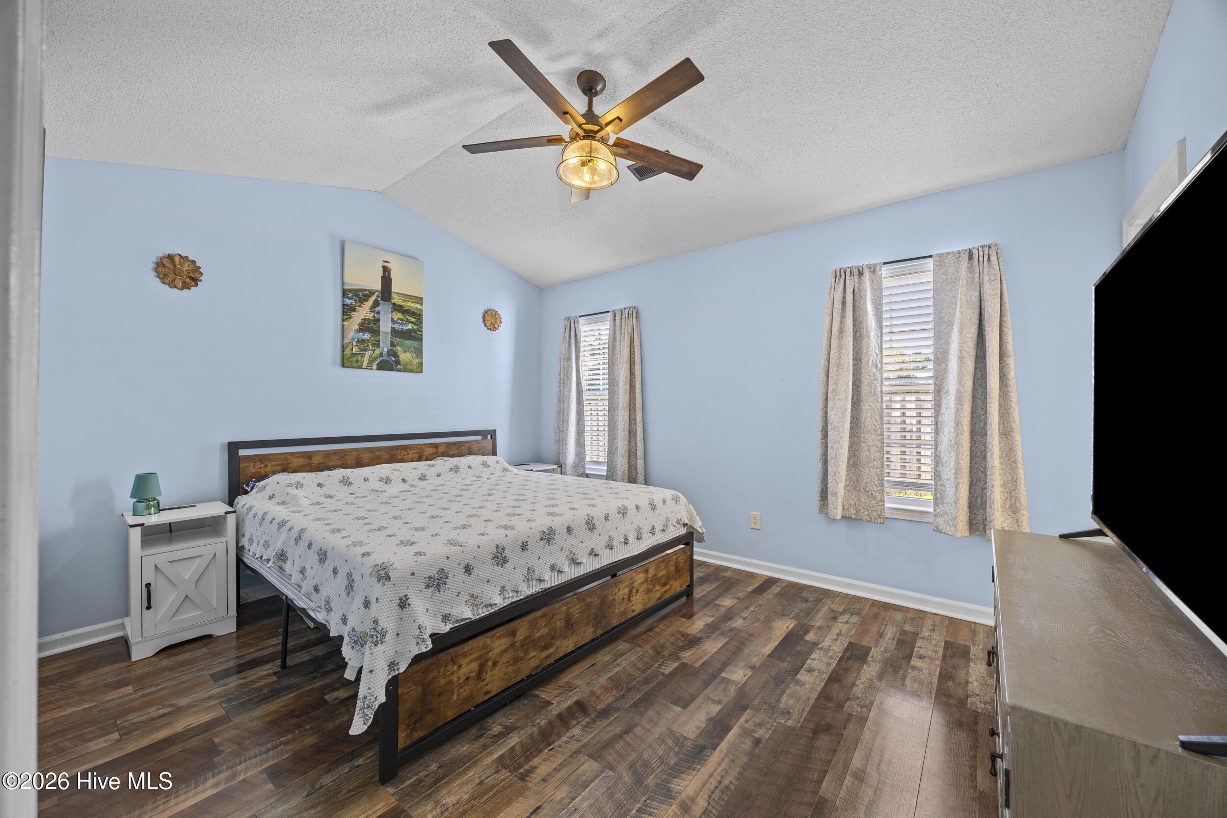 100549886 | Photo 25