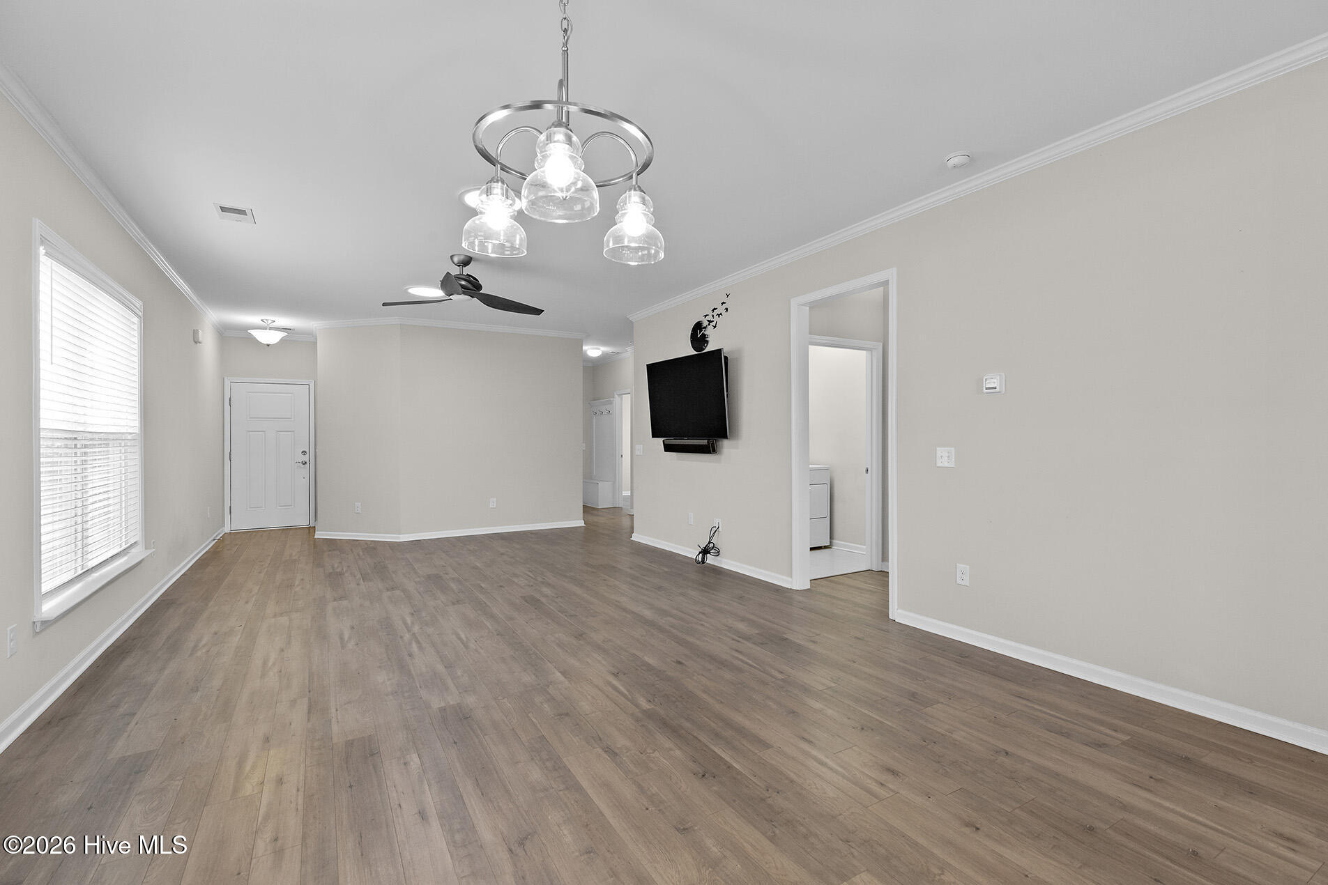 100554927 | Photo 10