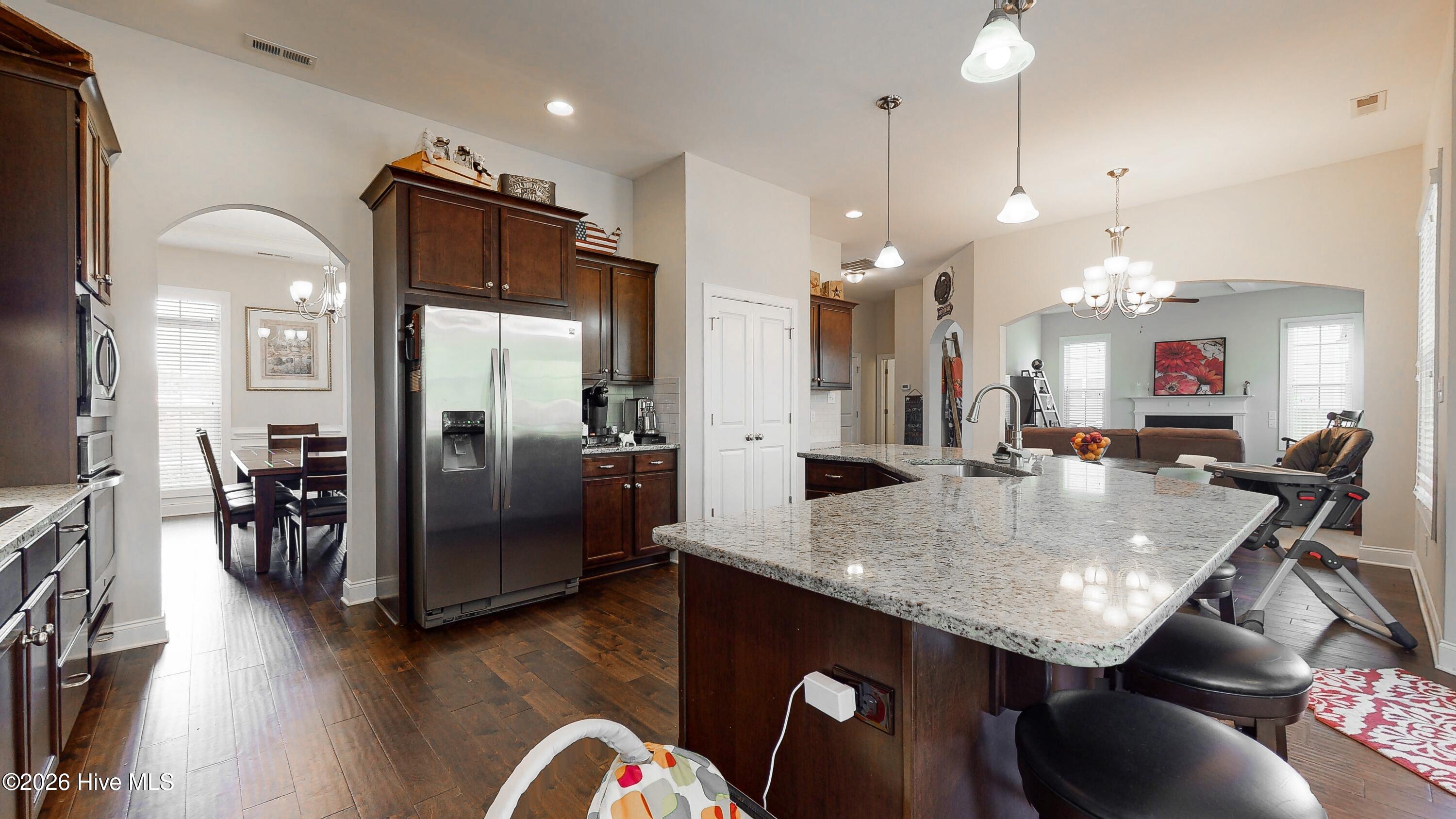 100570158 | Photo 19