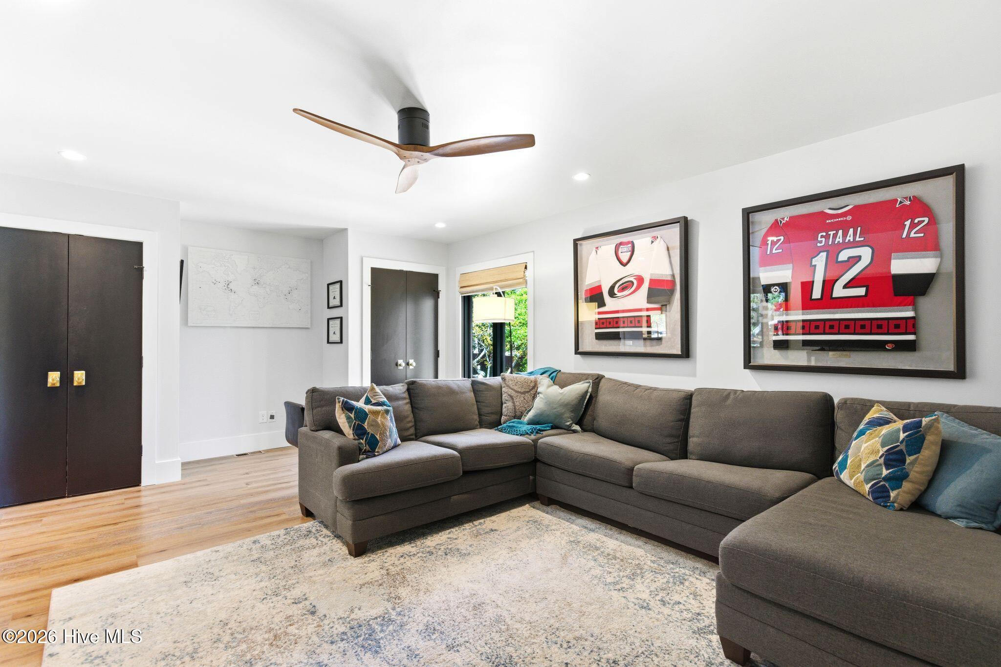 100568012 | Photo 36