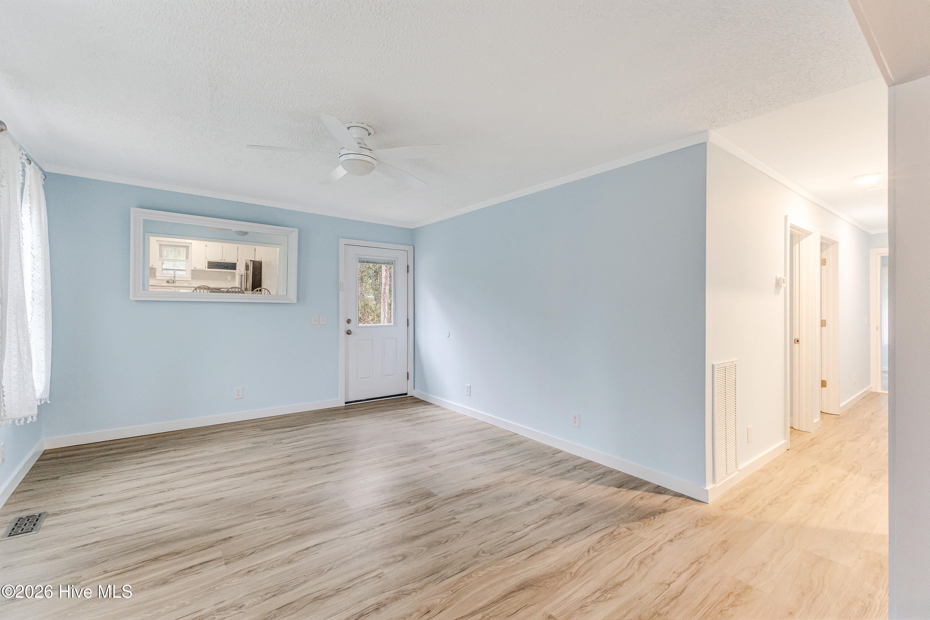 100560592 | Photo 10