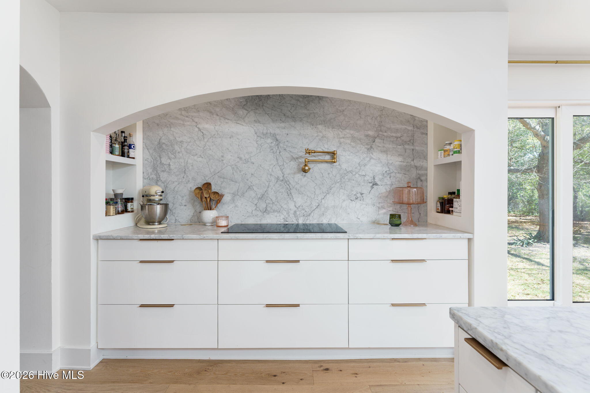 100561167 | Photo 13