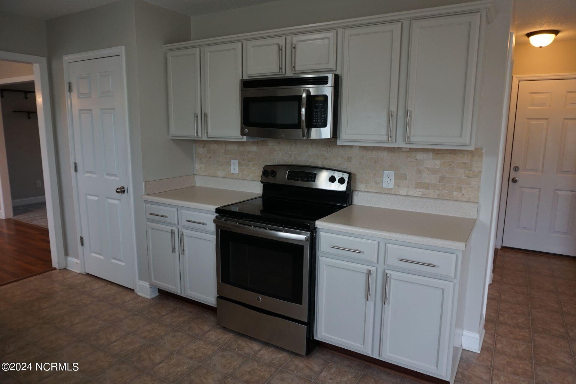 100550714 | Photo 10