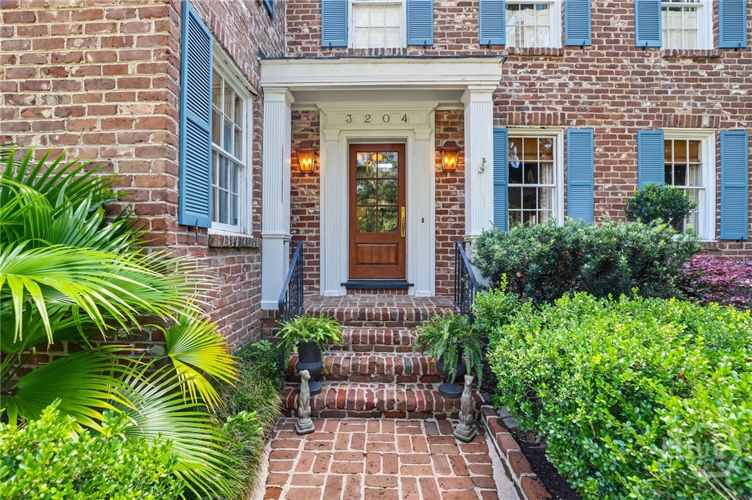 Photo 3 of Single family home for sale at 3204 Abercorn St, Savannah, GA 31405 | MLS# SA365465 | Listing updated on 2026-10-08