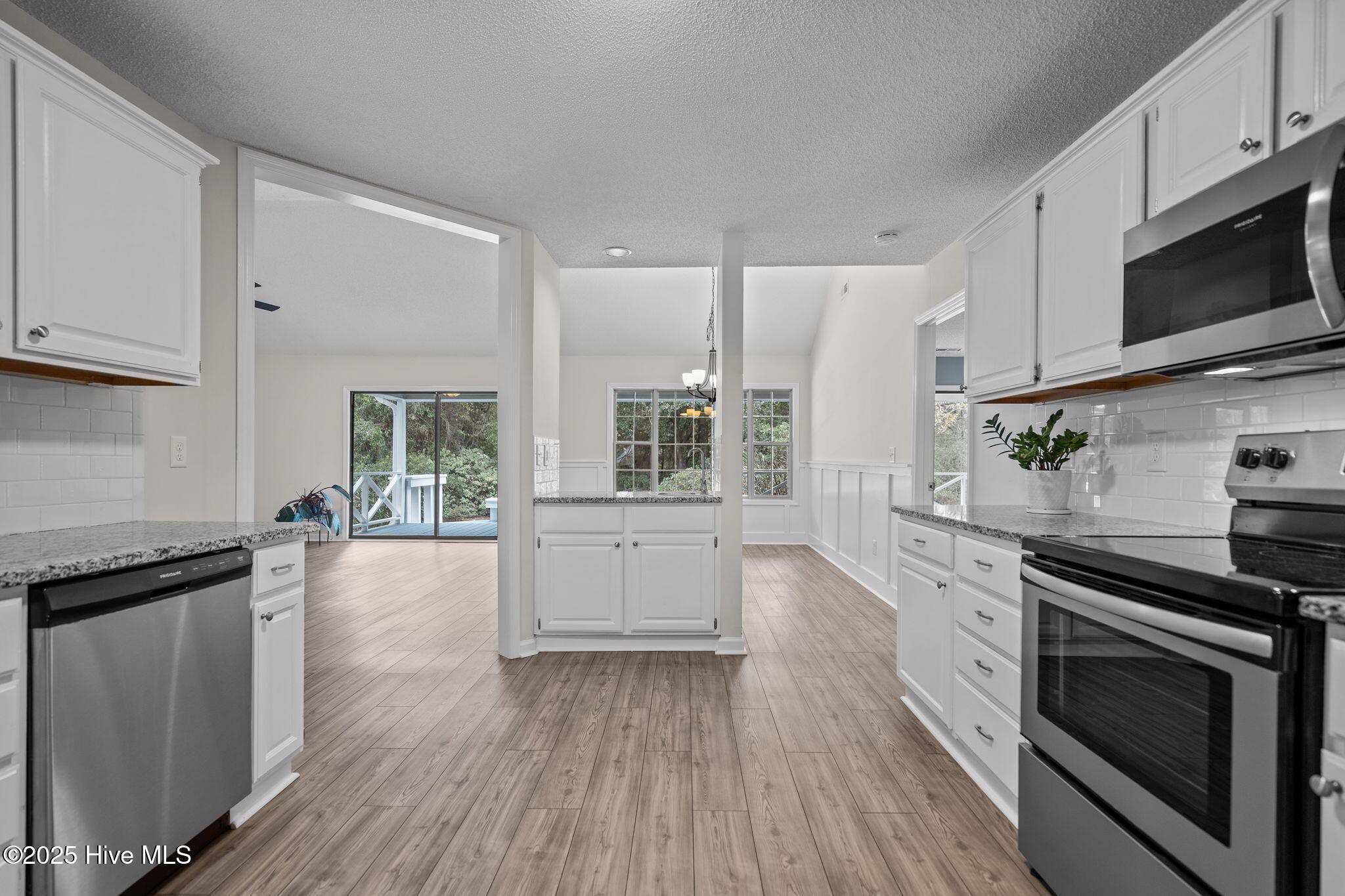 100547152 | Photo 18