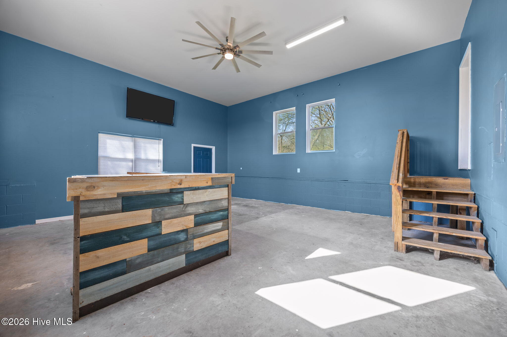 100562529 | Photo 19