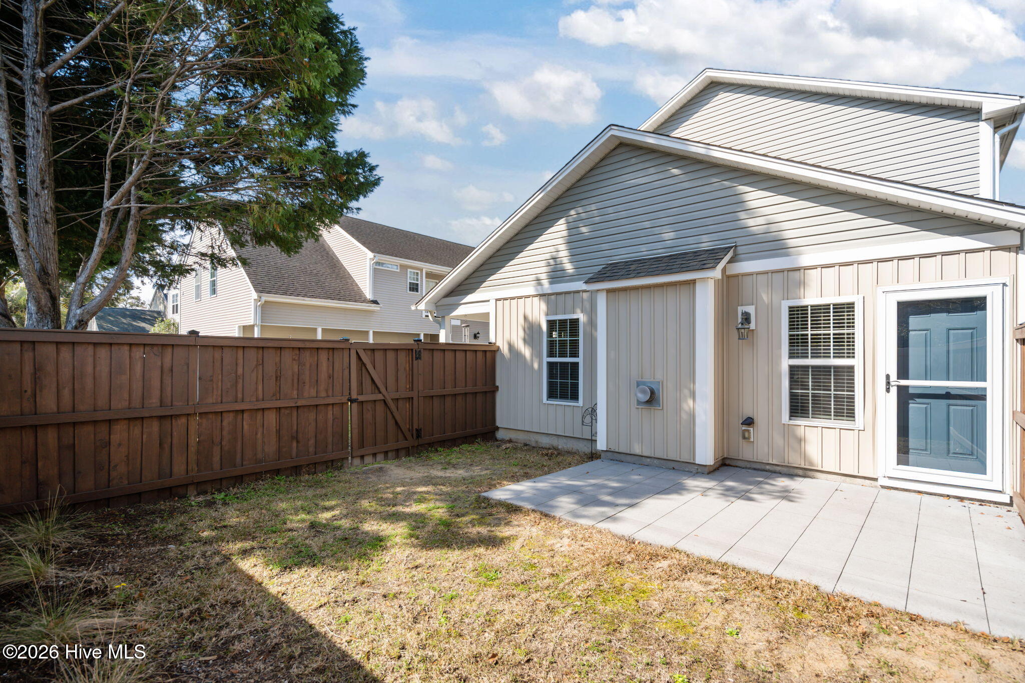 100559197 | Photo 53