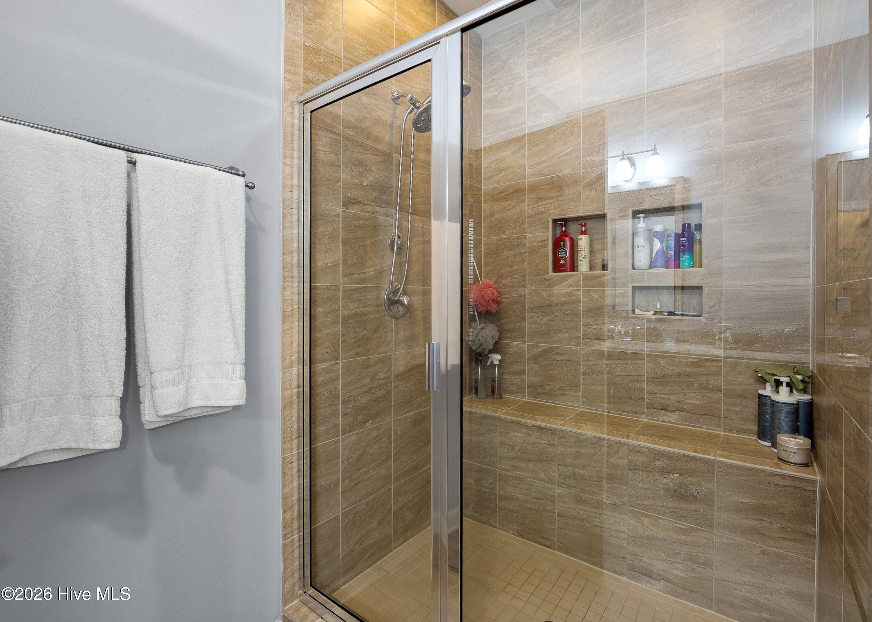 100553869 | Photo 32