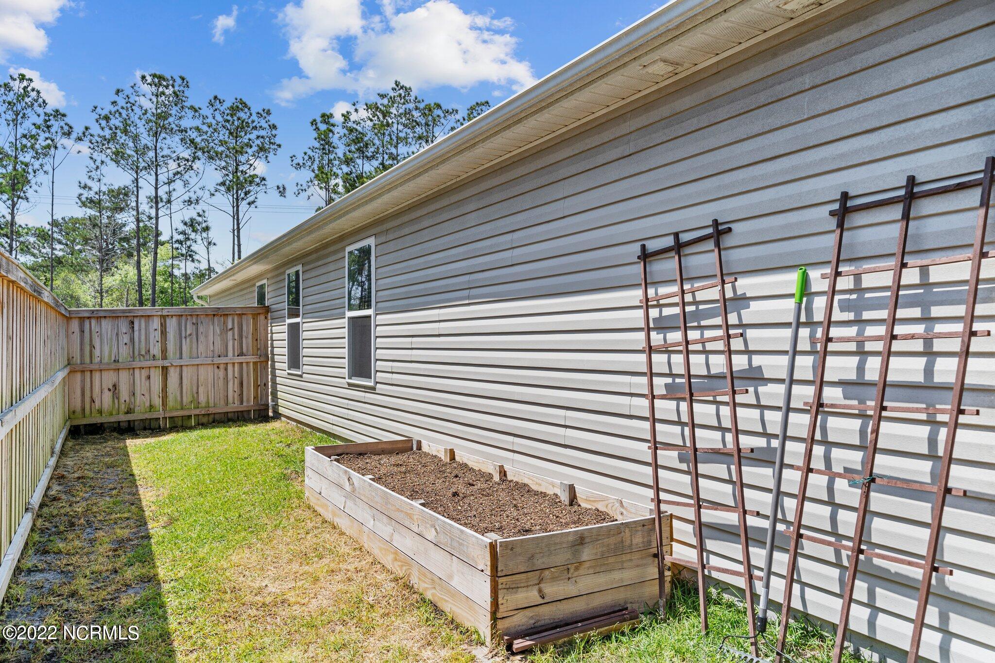 100560582 | Photo 30