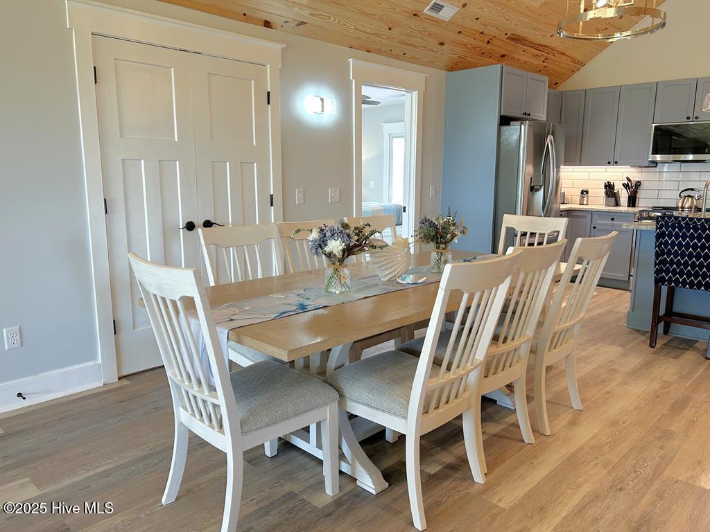 100533817 | Photo 13