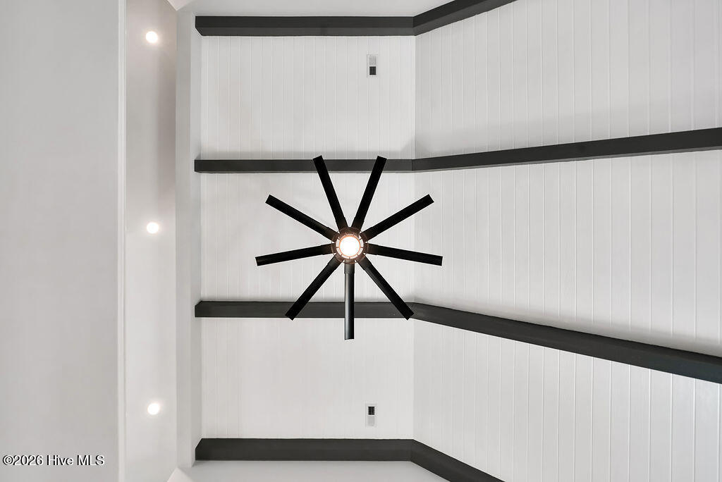 100562480 | Photo 16