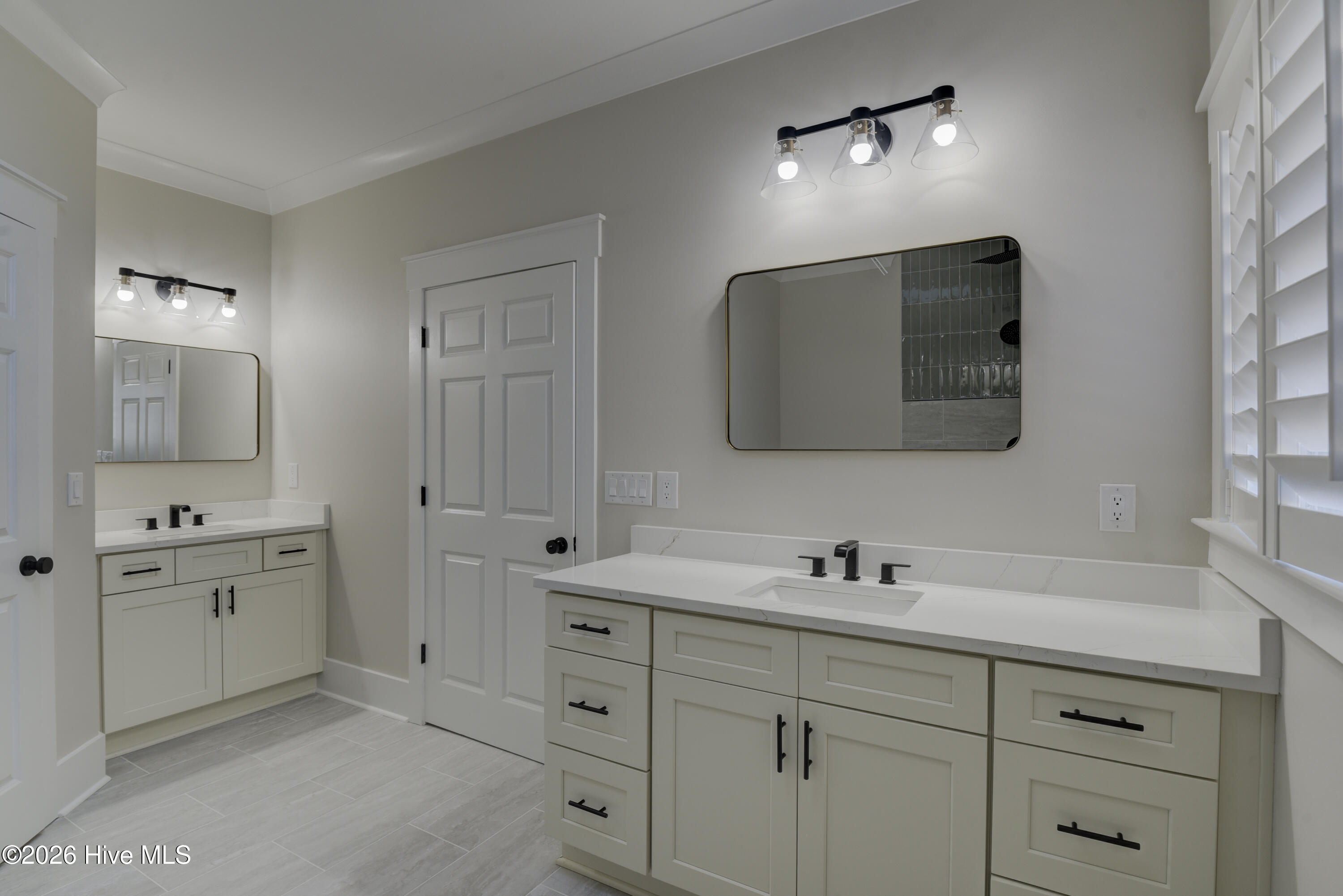 100559237 | Photo 18