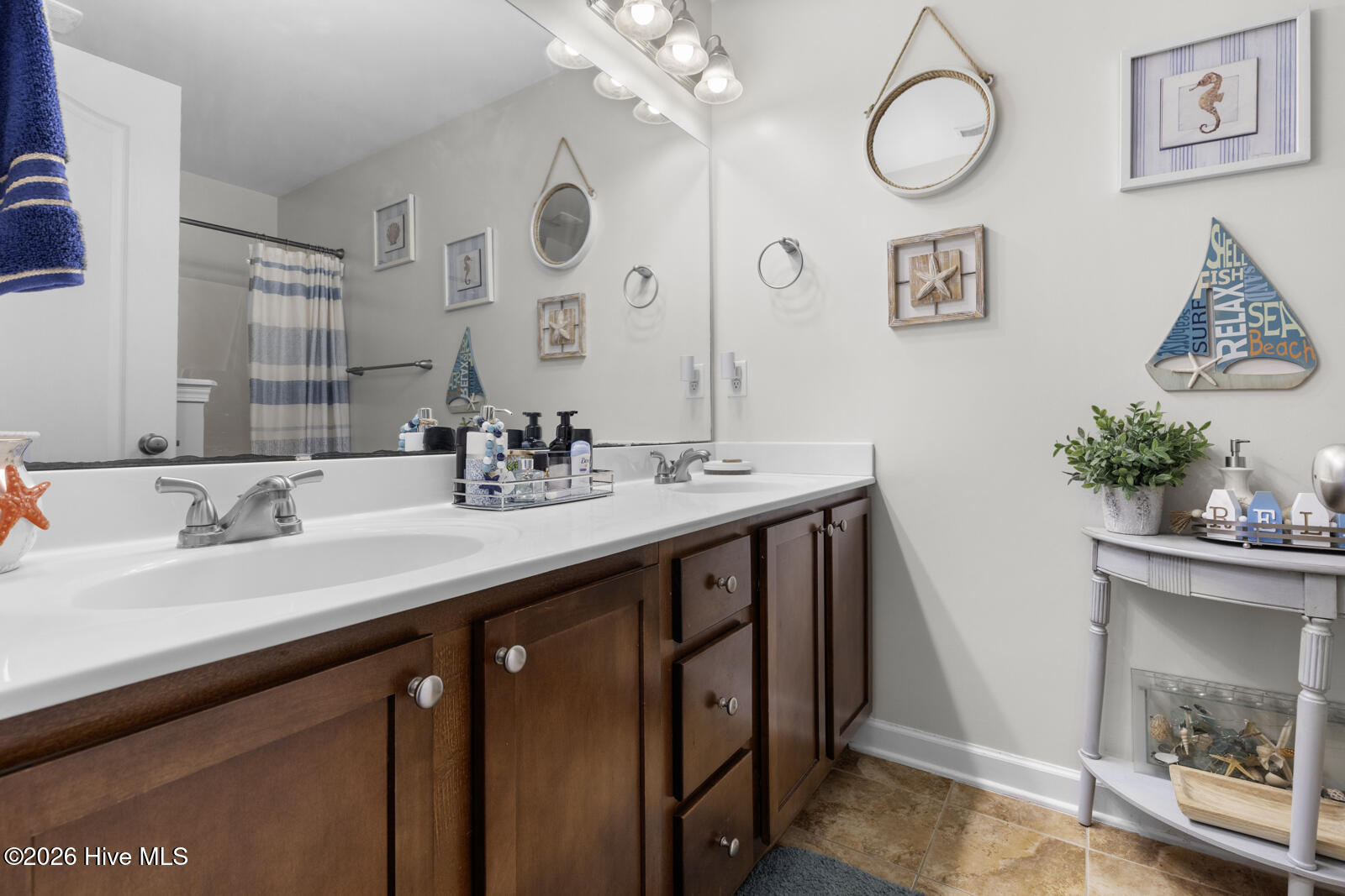 100555992 | Photo 27